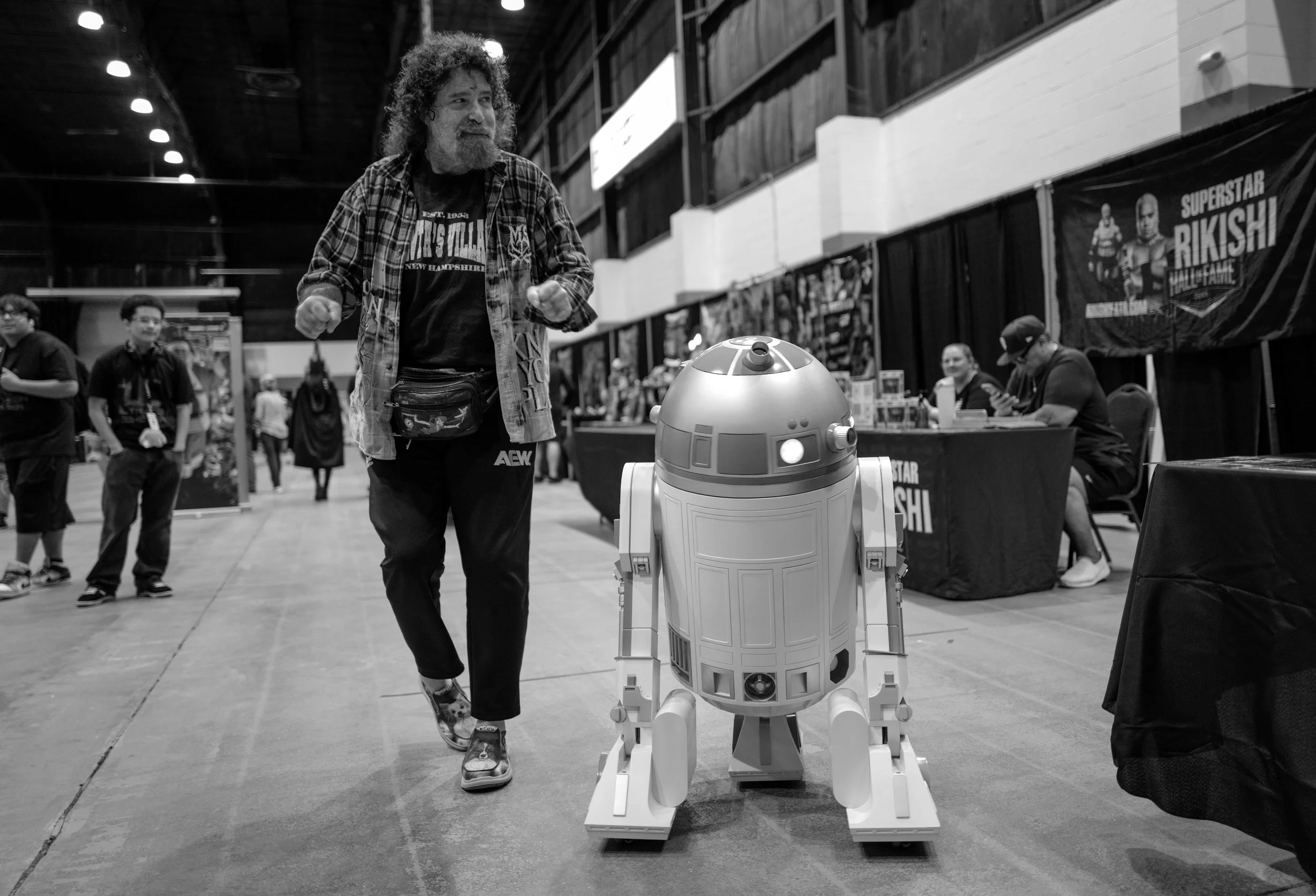 Wrestling Legend Mick Foley dancing with R2-D2 at UltraCon 2026 photos by Ernie Emad, Monochrome Miami