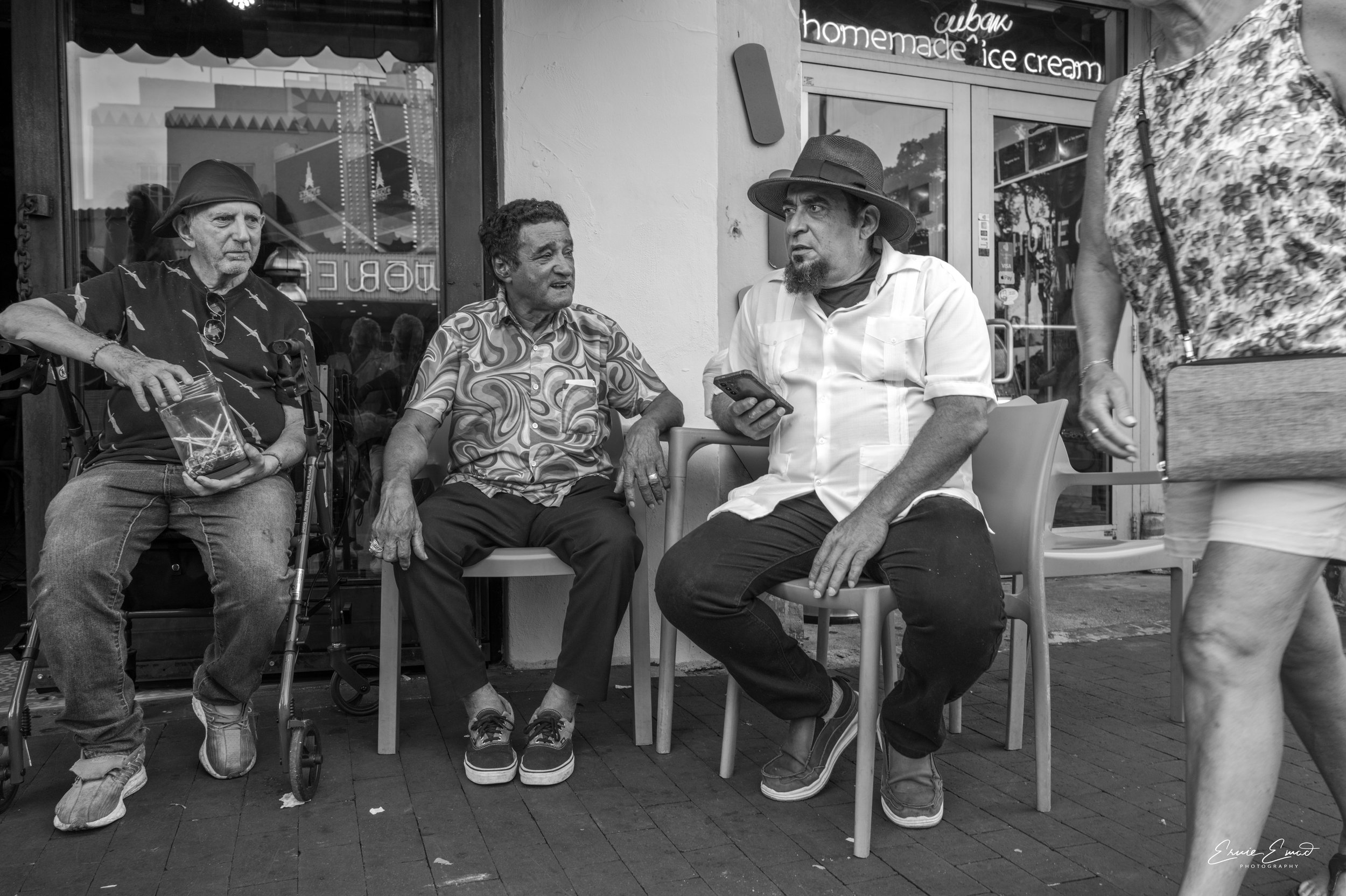 Three-Familiar-Calle-8-Faces.jpg