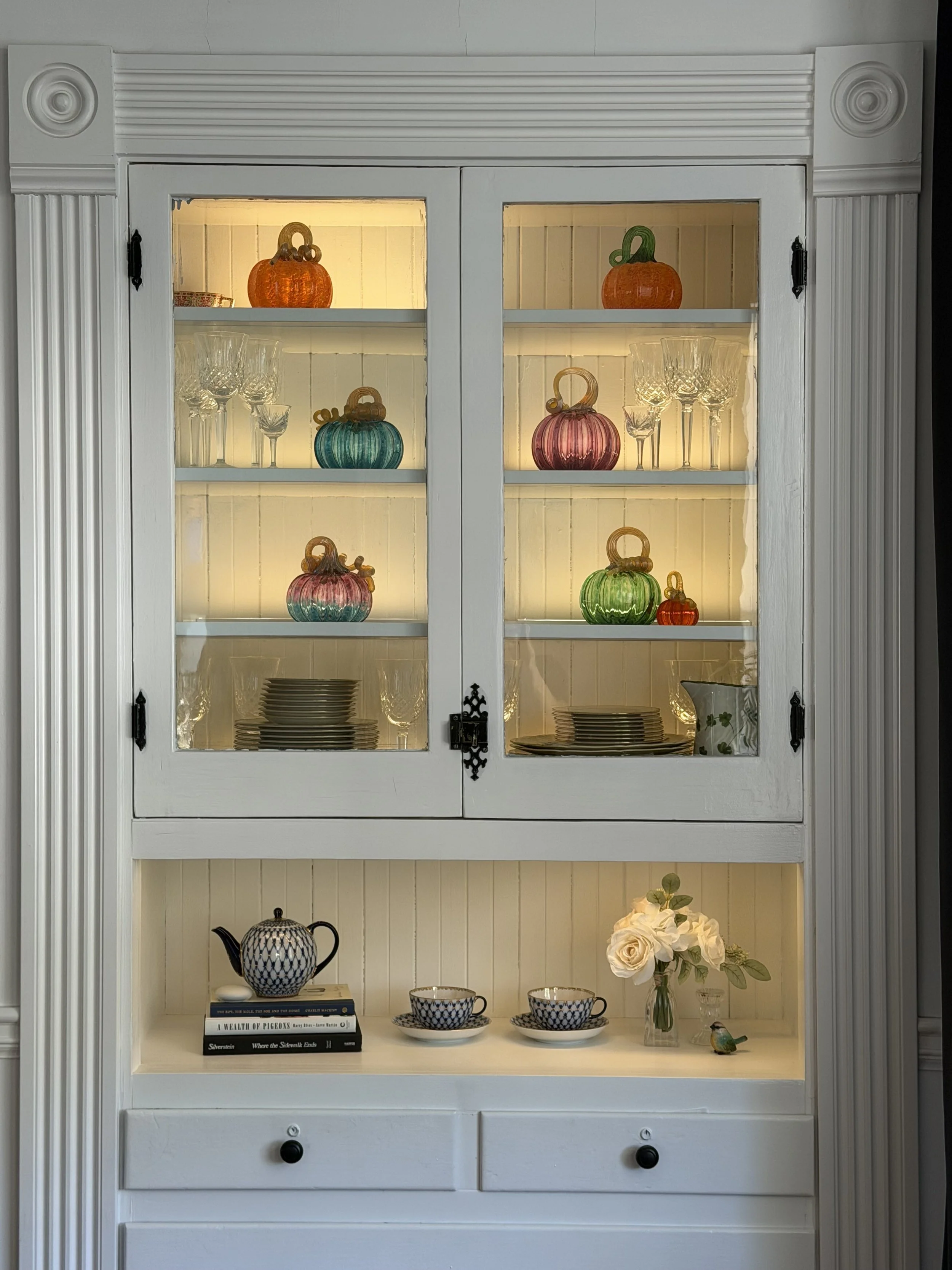 A Hutch, Dressed for Fall