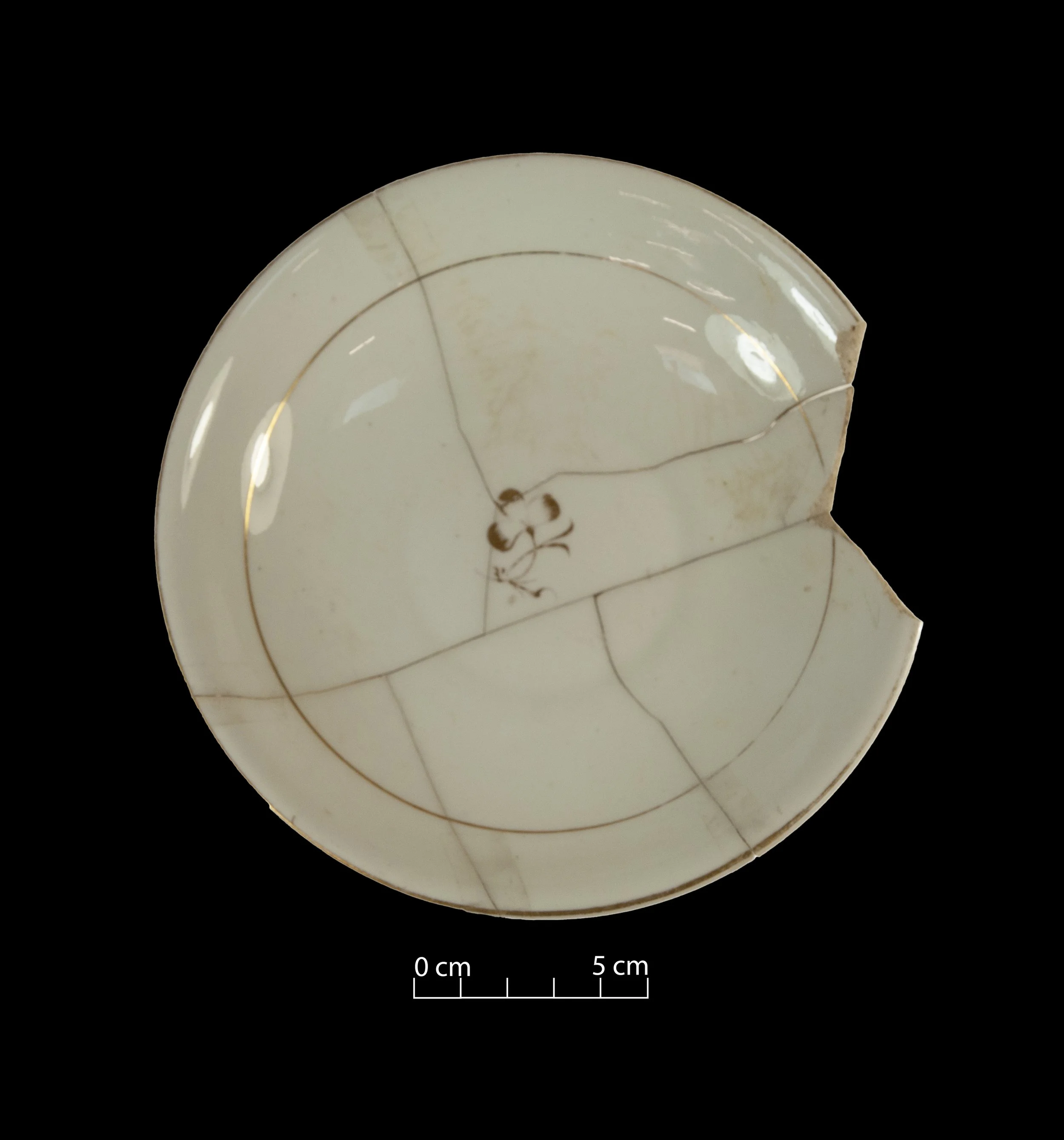 Porcelain side plate decorated with the gild tea leaf pattern: tea leaf in the centre, gilt lines around the rim & marly.