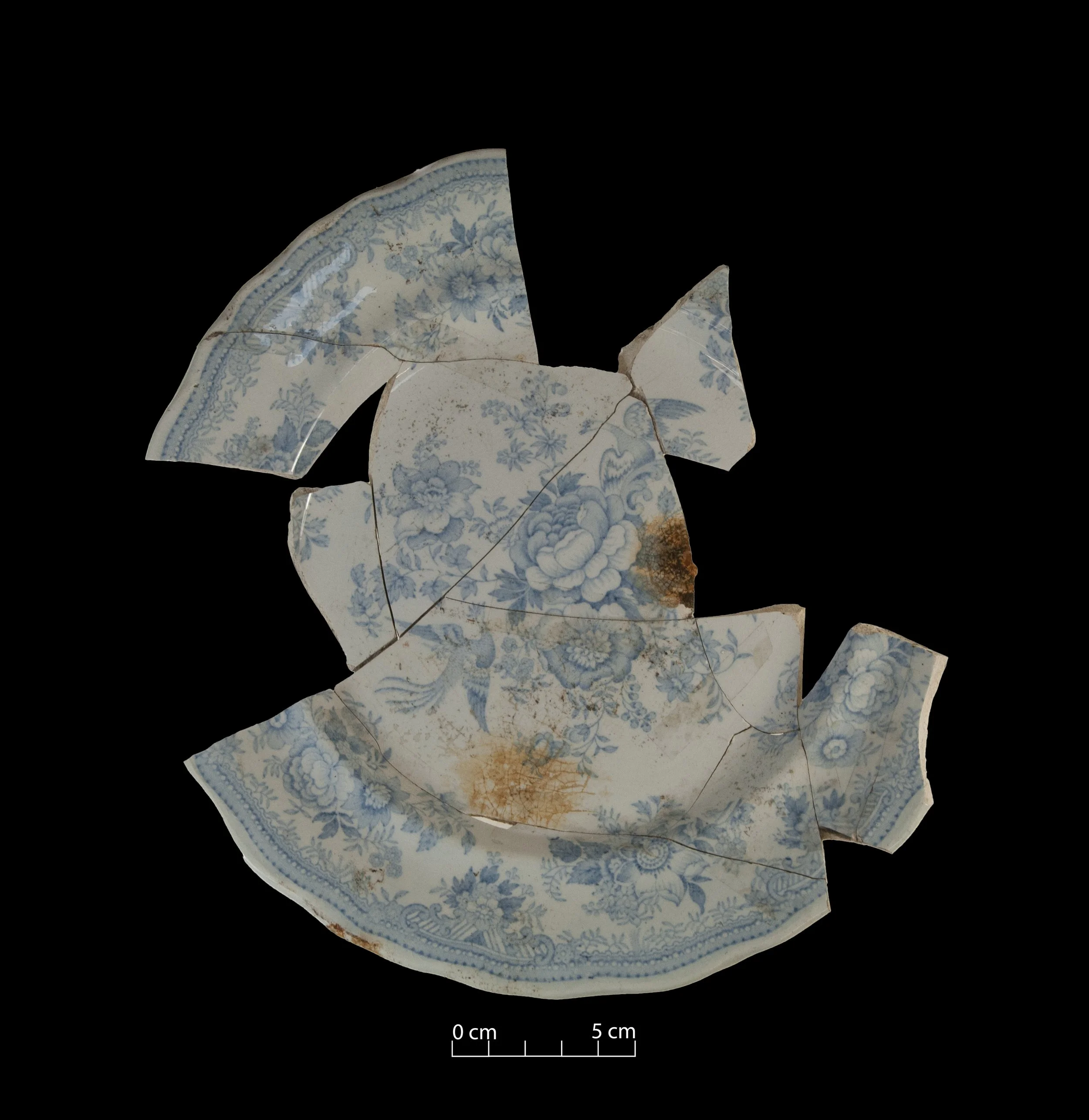 White earthenware plate, decorated with the Asiatic Pheasants pattern (blue). Broken, incomplete.