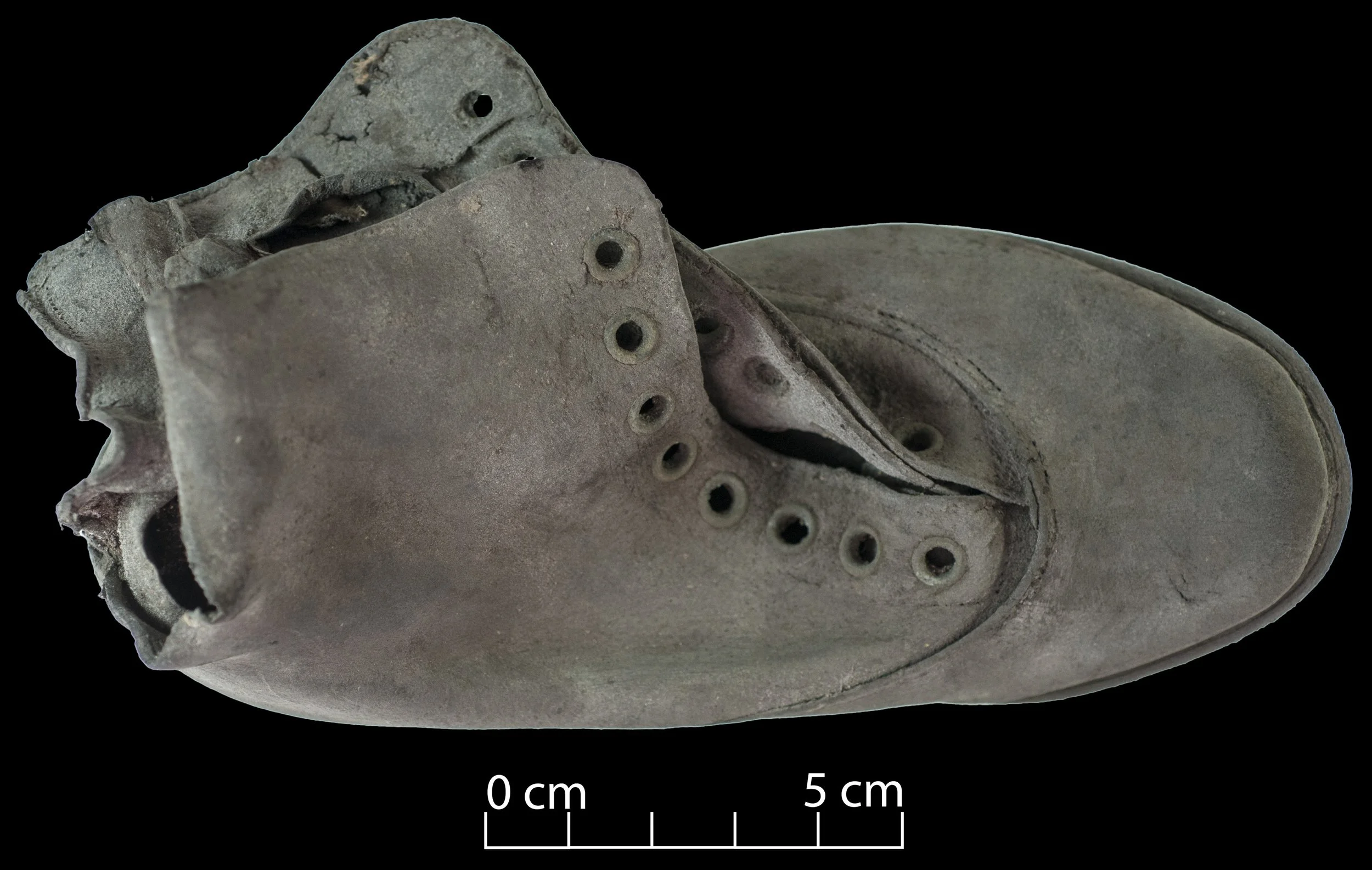 Leather child's boot. No laces.