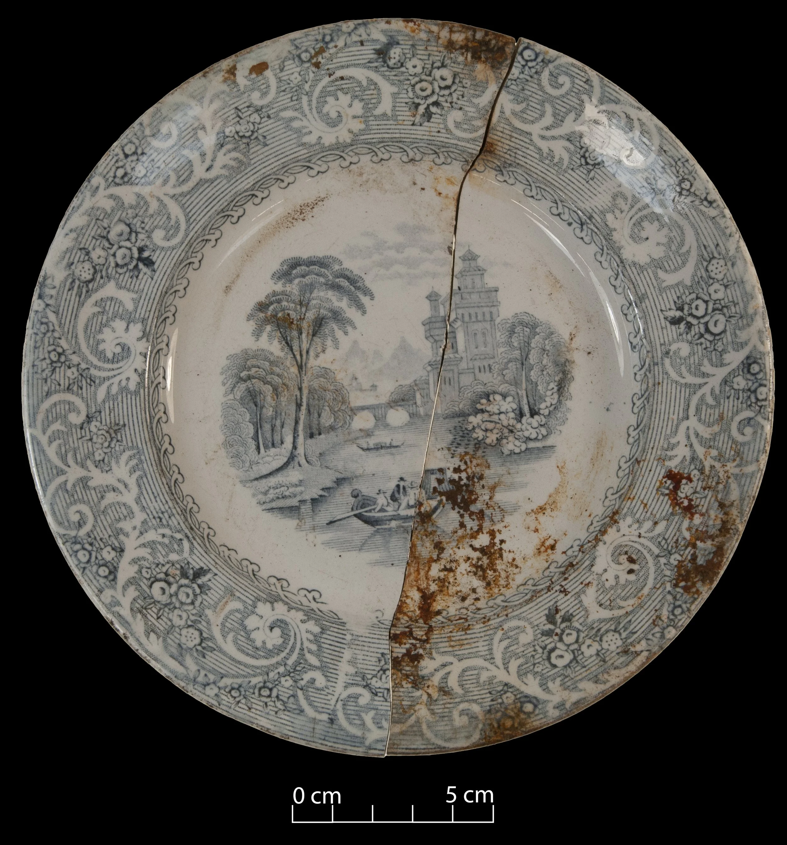 Earthenware plate (complete) decorated with the Rhine pattern.