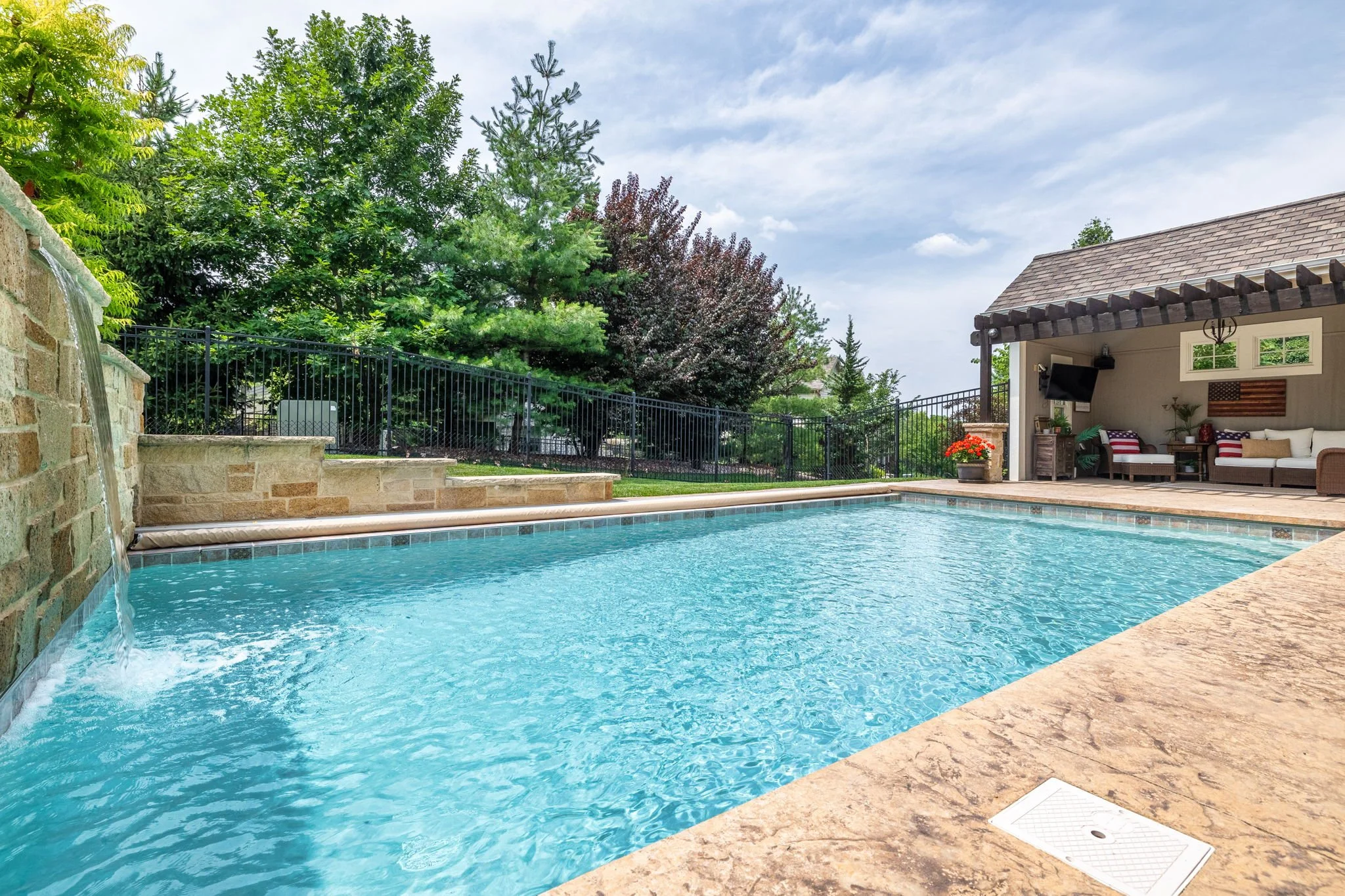 Pool and Cabana.jpg