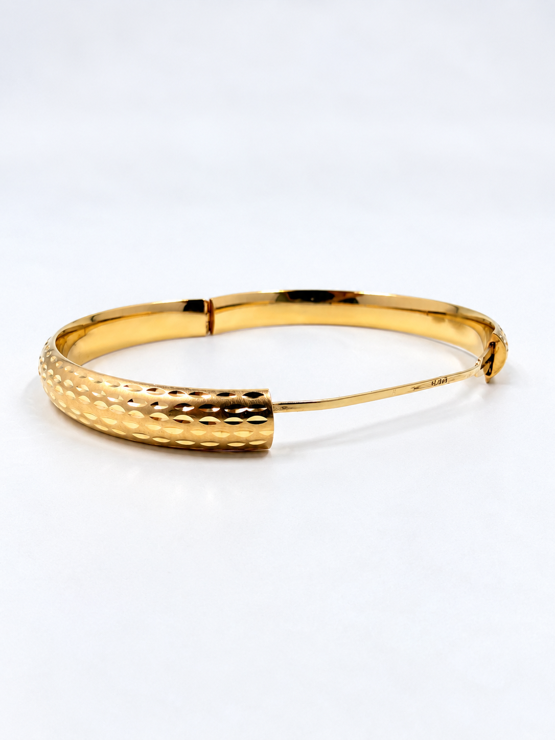 14K Yellow Gold Textured Hinged Bangle Bracelet