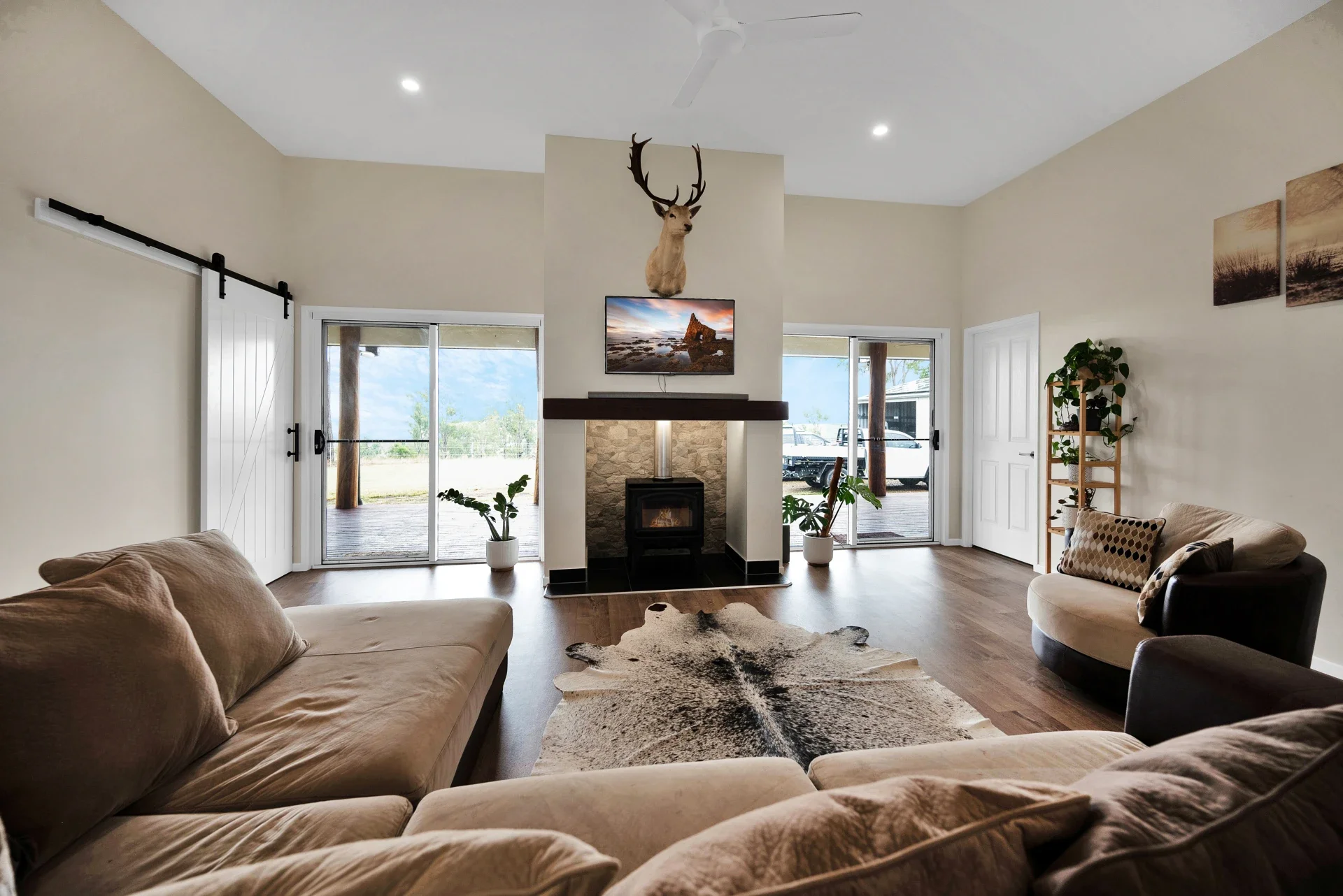 modern-loungeroom.webp