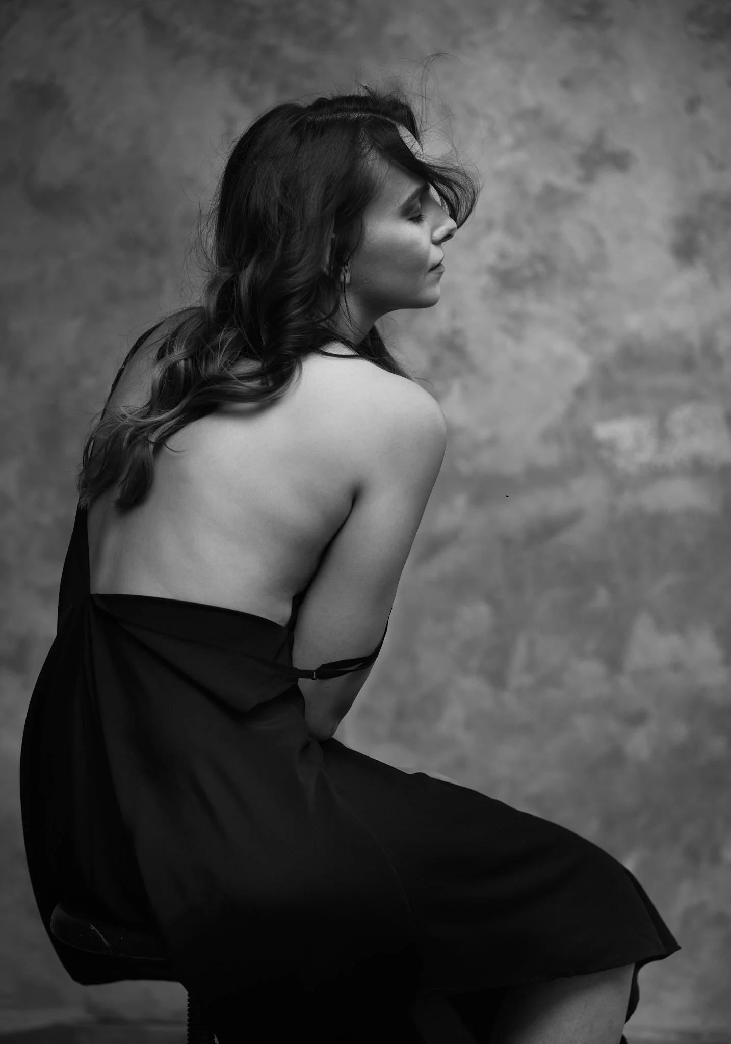 PAULINA KRYSZCZYŃSKA
It was 2011. I worked Monday to Friday, and went to school on weekends. I always tried to stay active and present. Until one day, it felt as if someone had suddenly cut off my power. I couldn’t get out of bed. Then there was pain