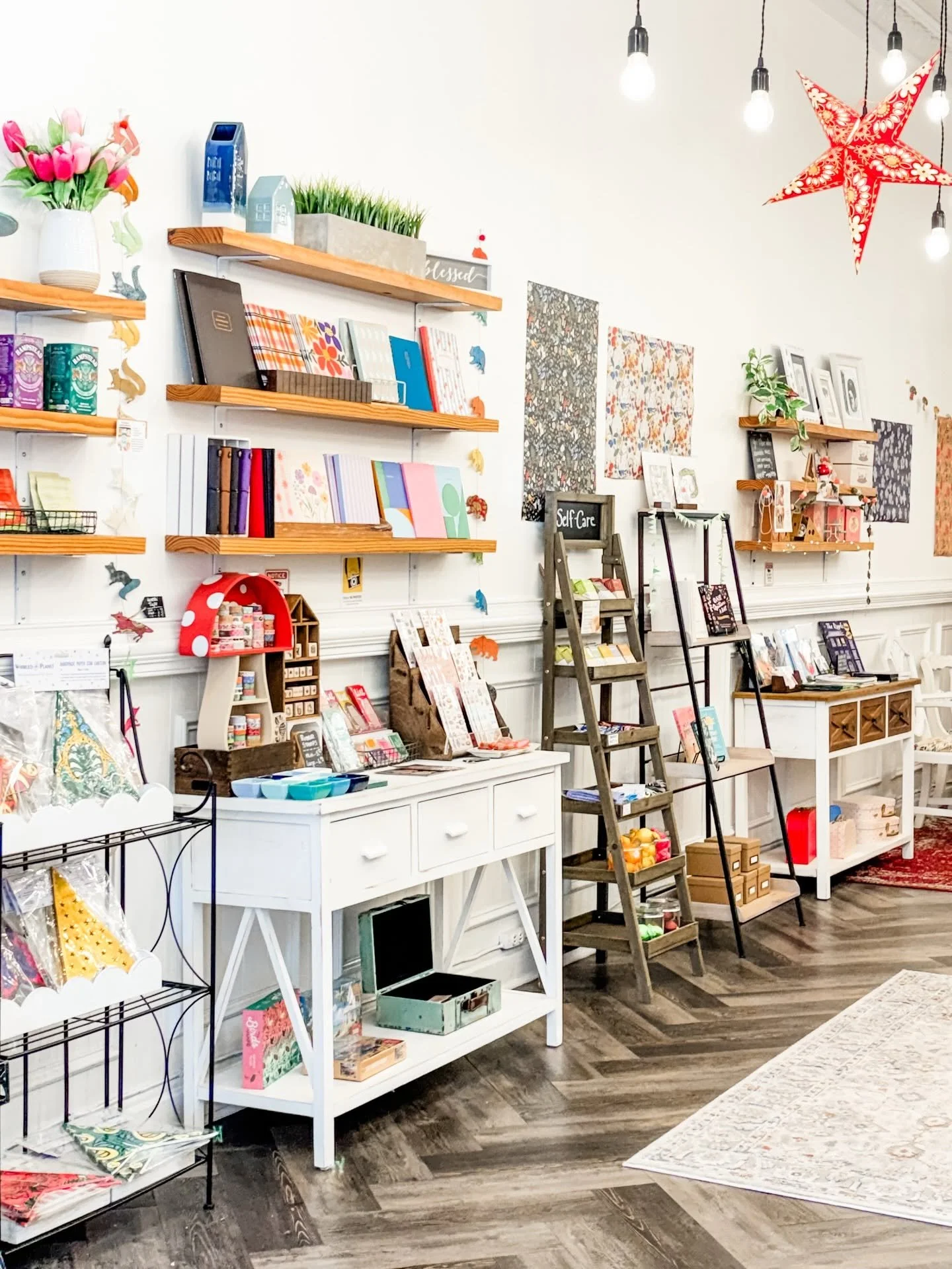 Londonberrie: Beautiful stationary shop on Main Street Campbellsville