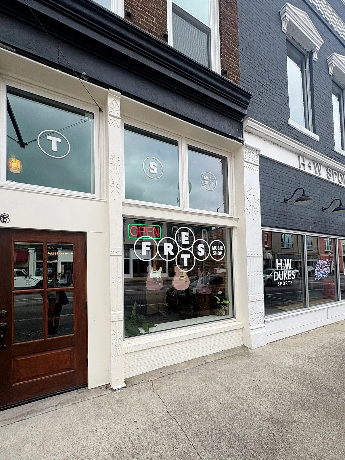 Frets Music Shop: Campbellsville, Kentucky. Storefront