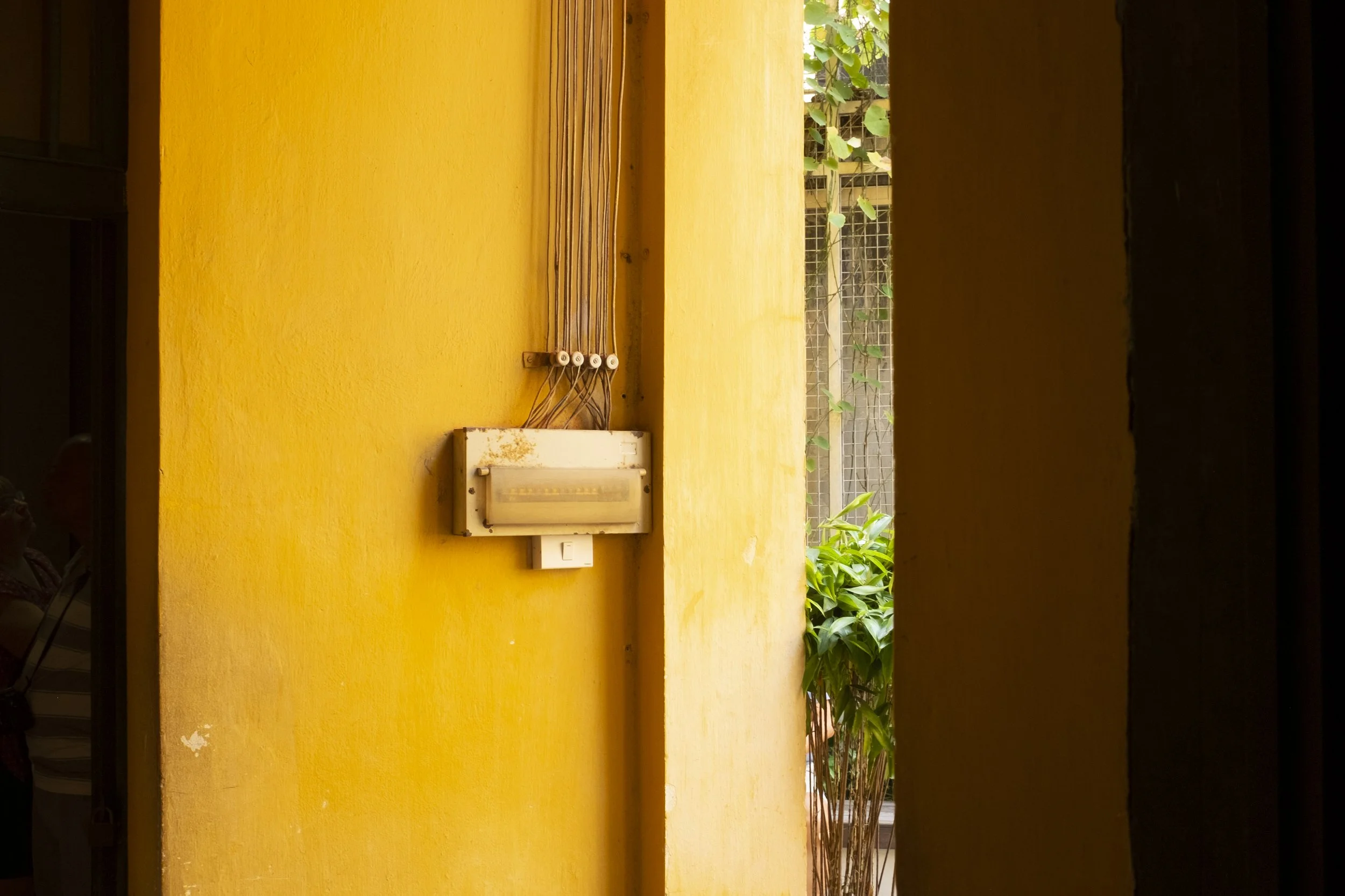 20_Wireboxindoorway.jpg