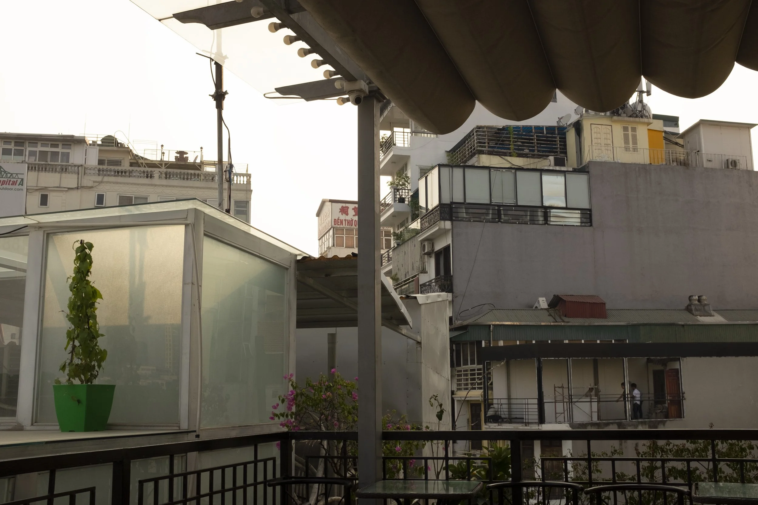 4_Topfloorcoffeeshop.jpg