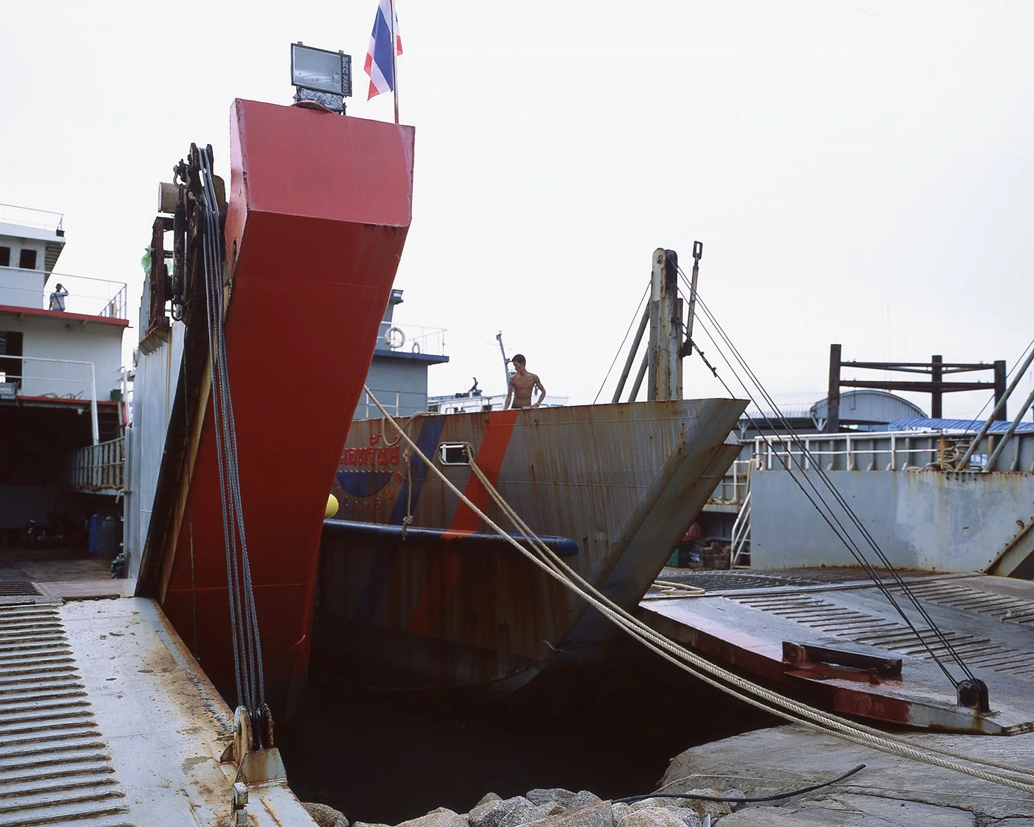009_Boatworker.jpg
