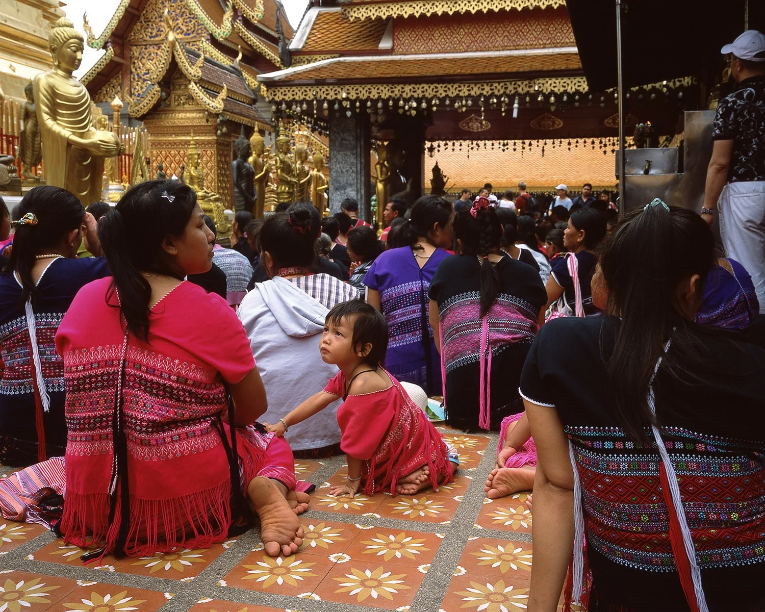 014_Girlattemple.jpg