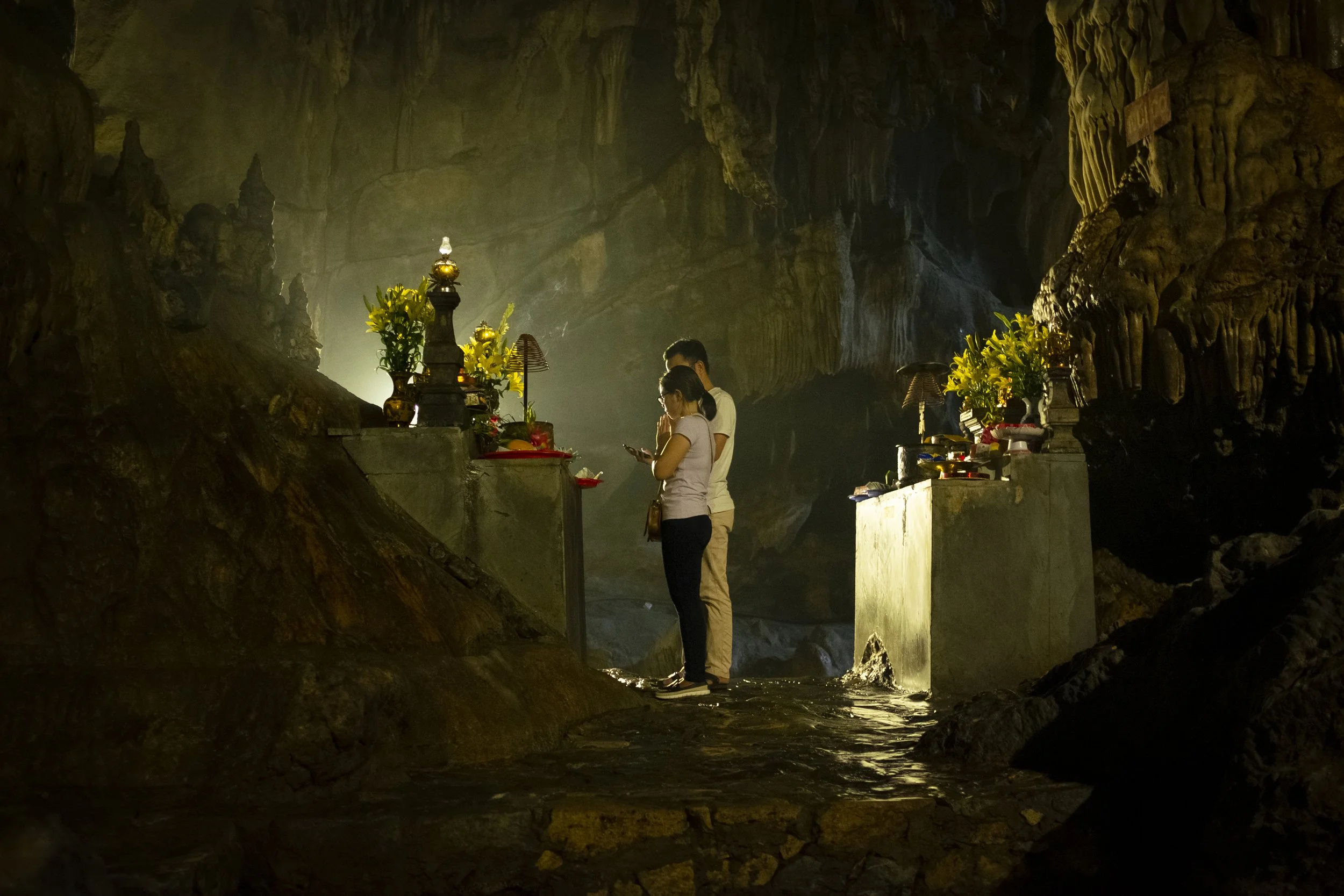 16_Couplepraying.jpg