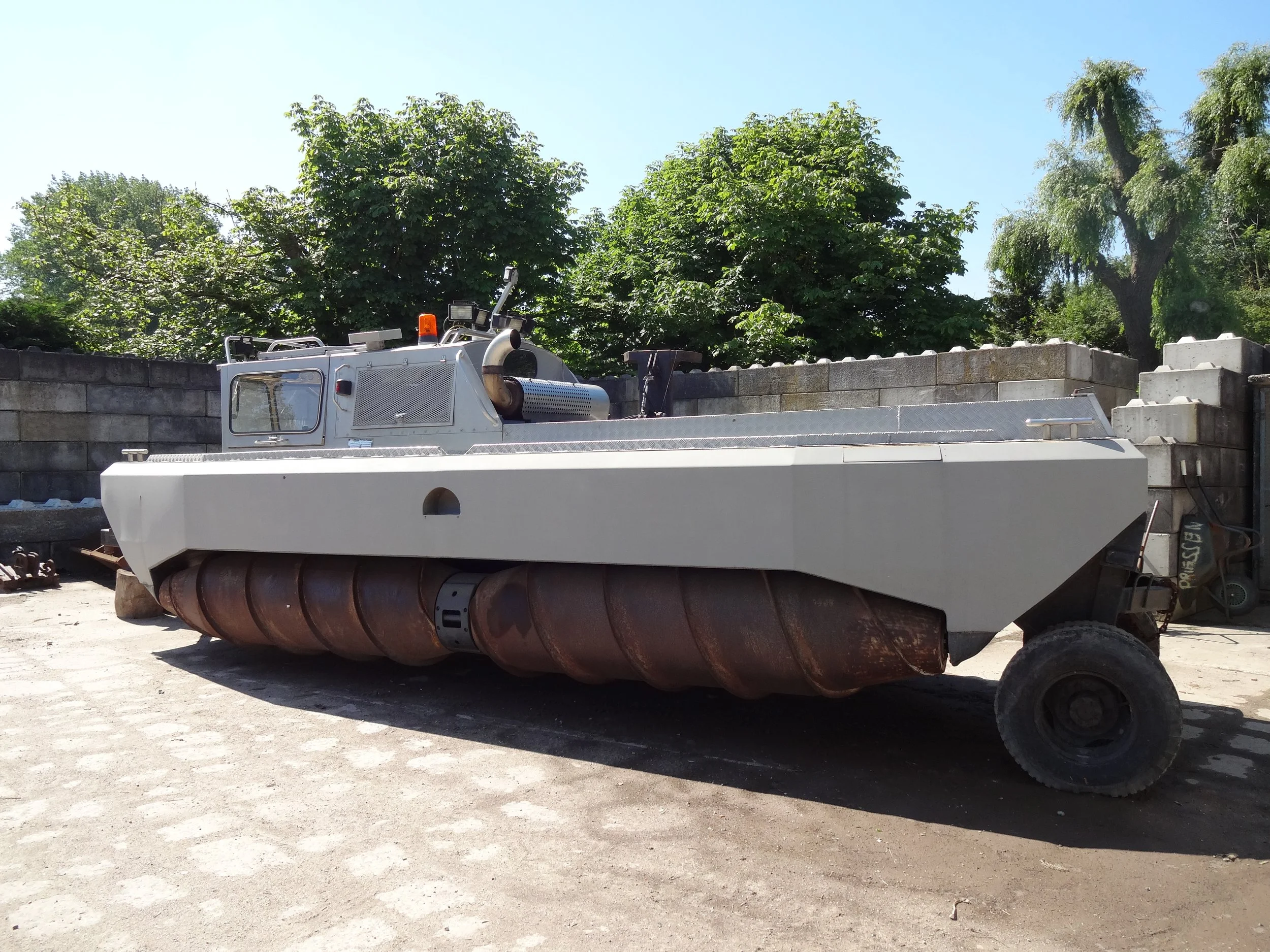 Personnel carrier.jfif