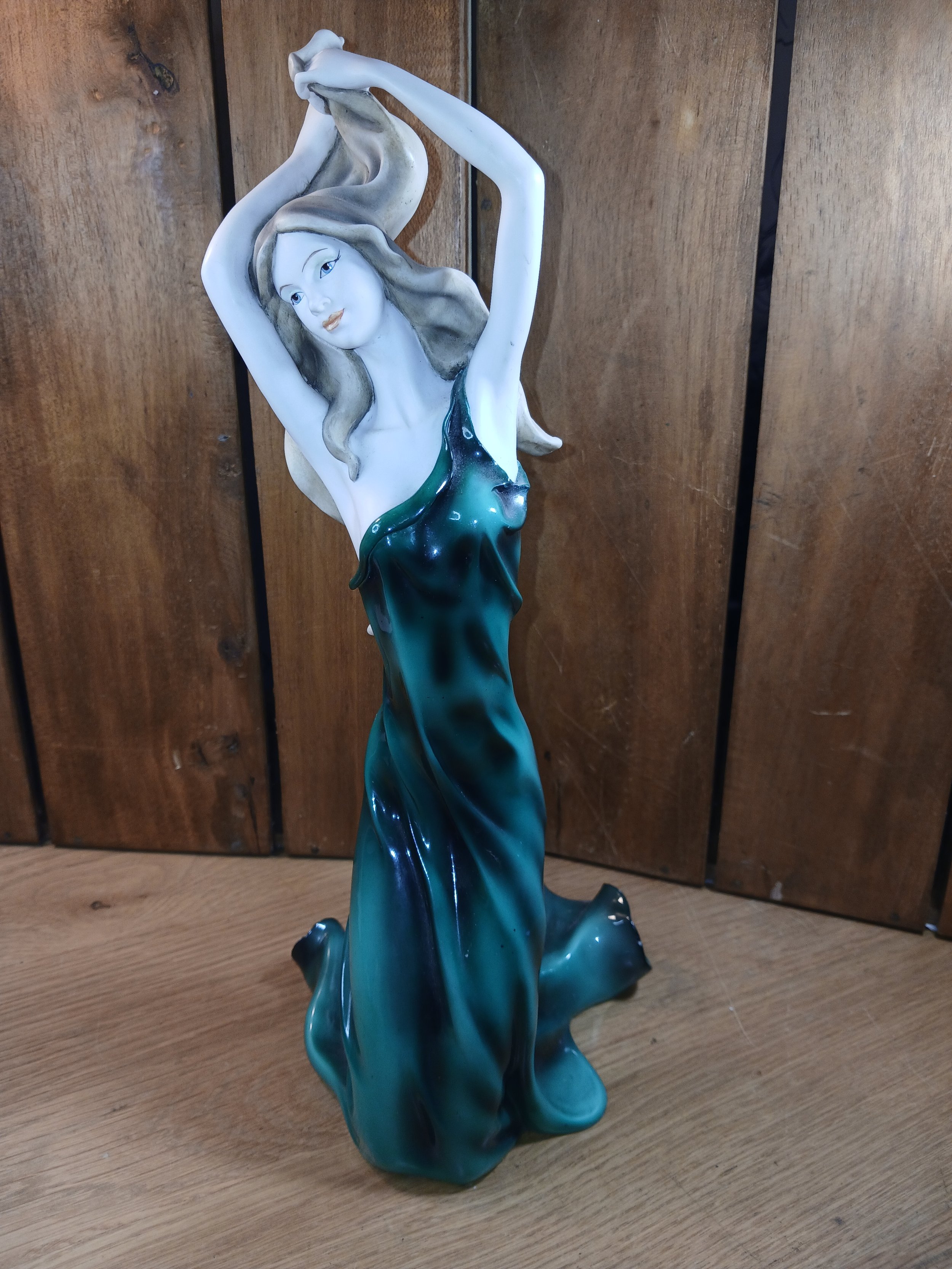 The Leonardo Collection Sophistication Lady Figure 2006