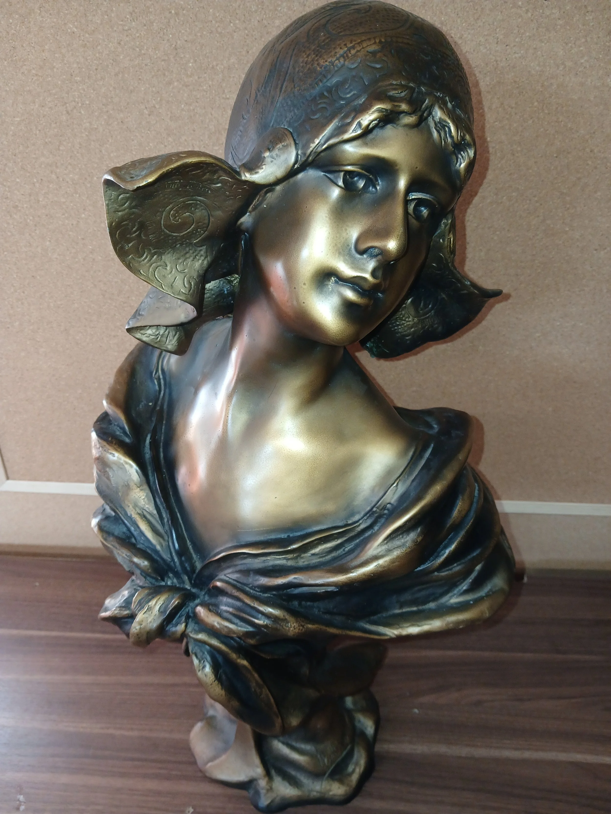 Resin Art Nouveau Style Figural Bust Of Women With Bonnet