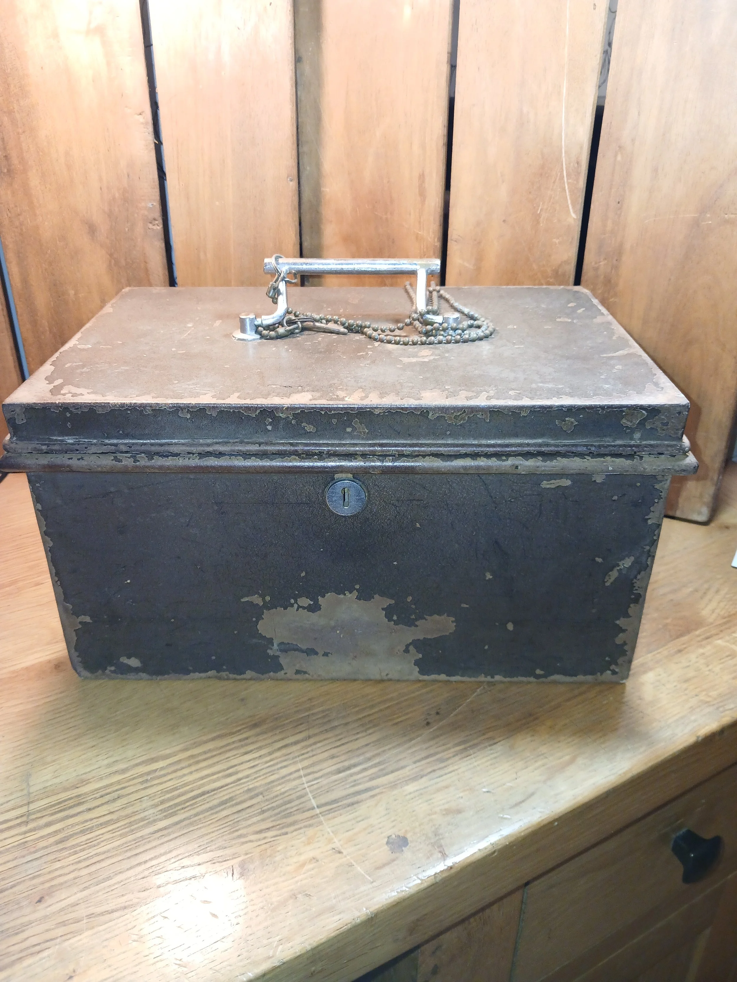 MILNER'S Small Metal Lock Box Cash Tin, Key Lock, Handle, 1 Key