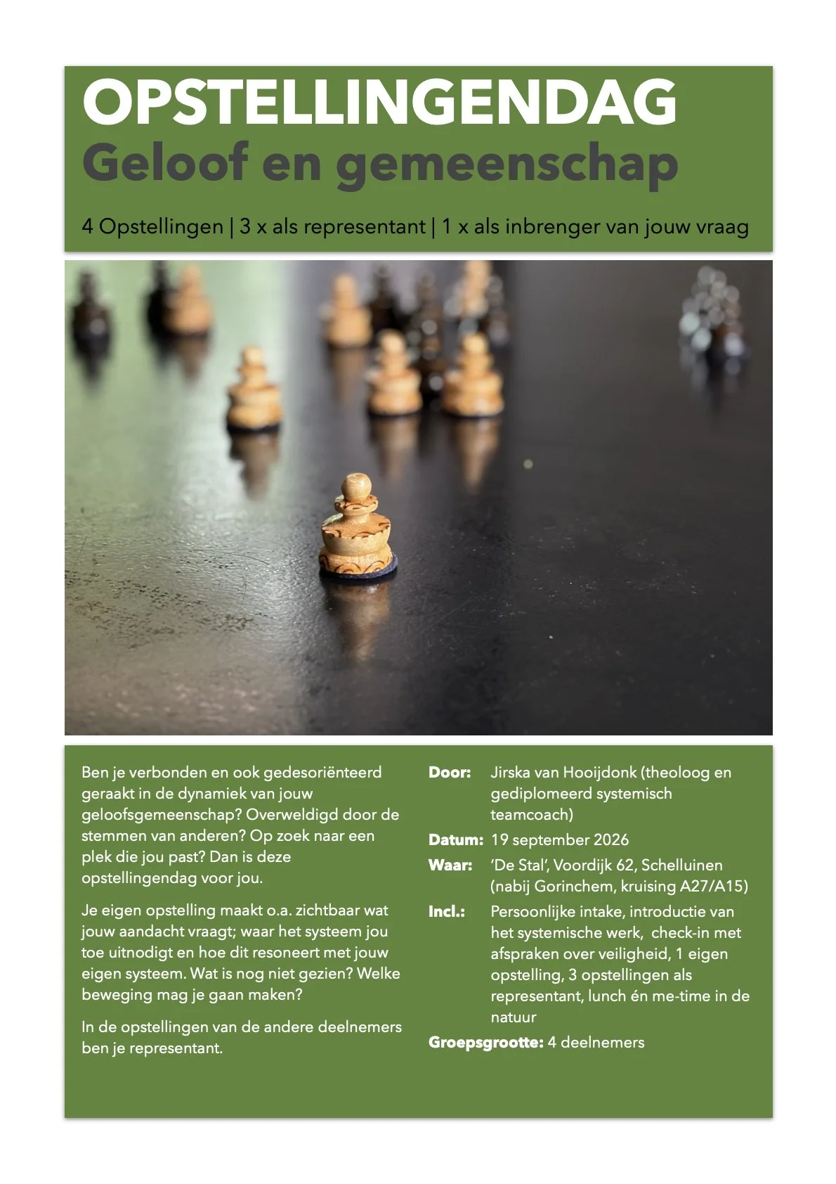 Flyer voor een gelegenheid met de titel 'Opstellingsendag Geloof en gemeenschap', inclusief een foto van schaakstukken op een tafel en details over het evenement zoals datum, locatie, toegang en inhoud.