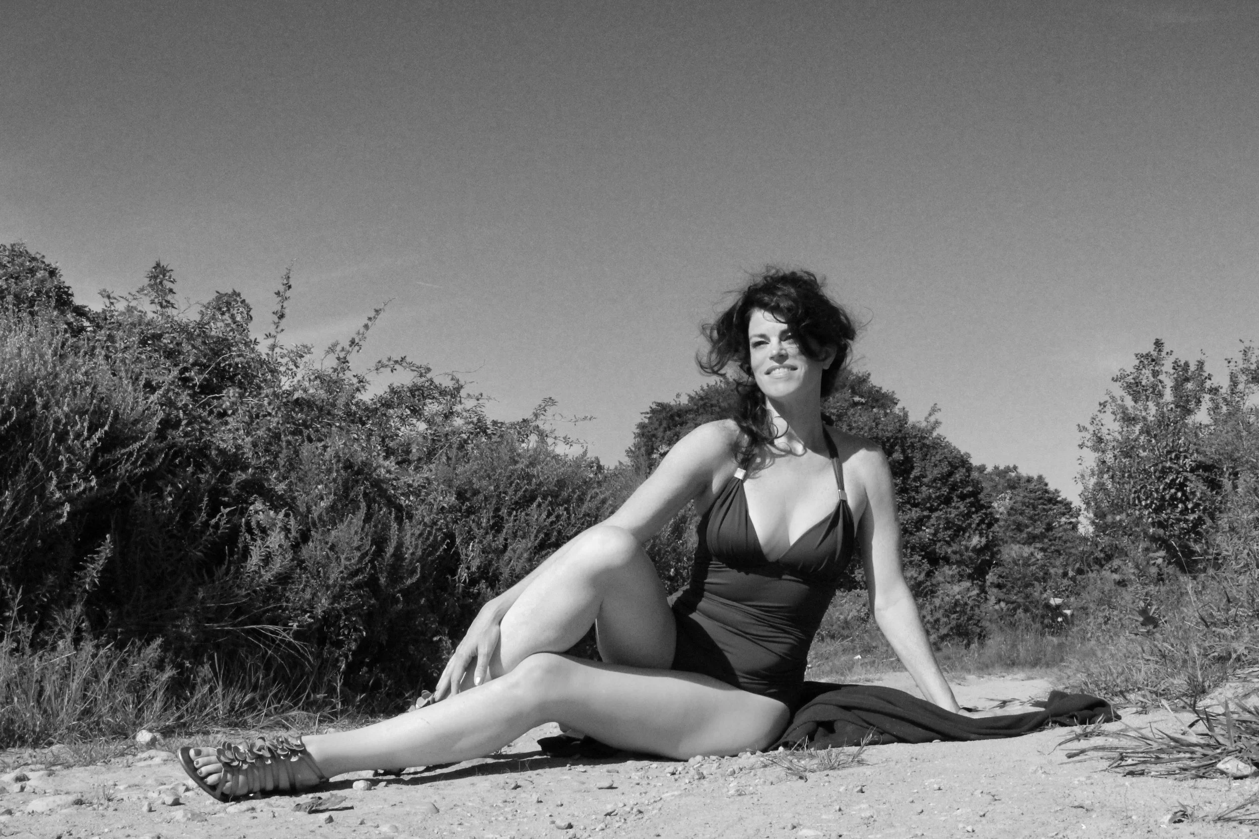 LindabathingBW-2 (1).jpg