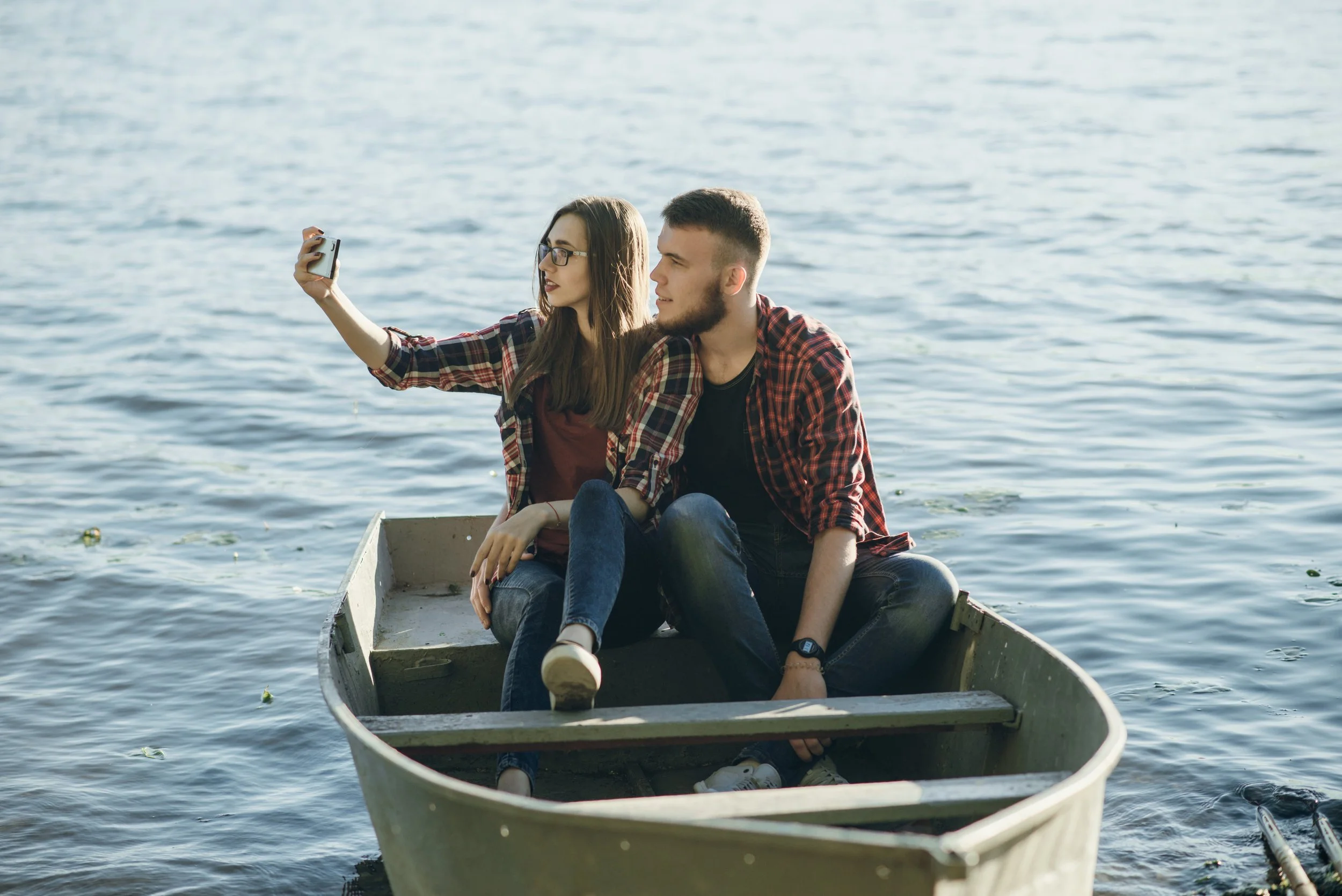 park-selfie-young-nature-phone.jpg