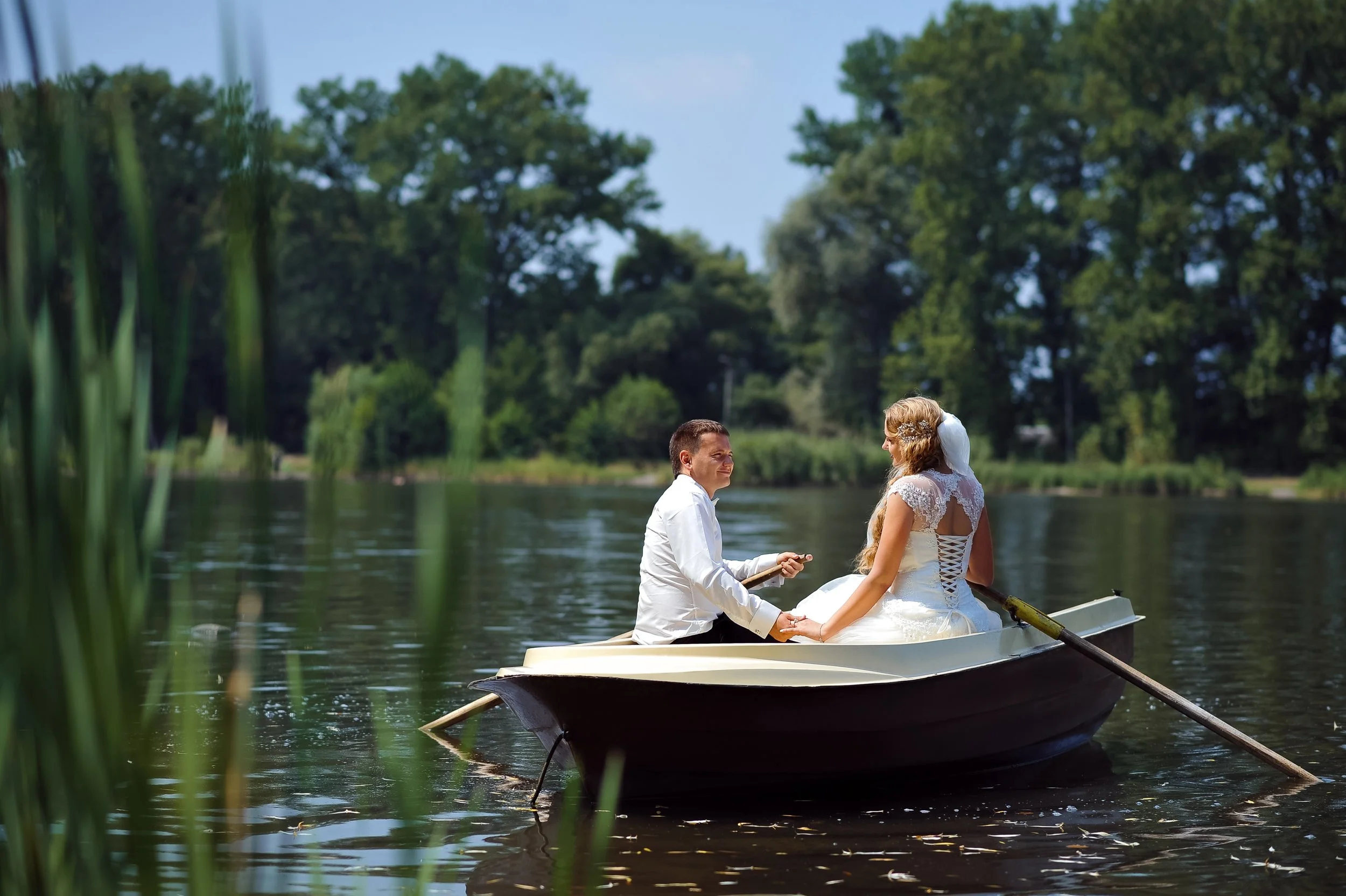 young-wedding-couple-sailing-boat.jpg