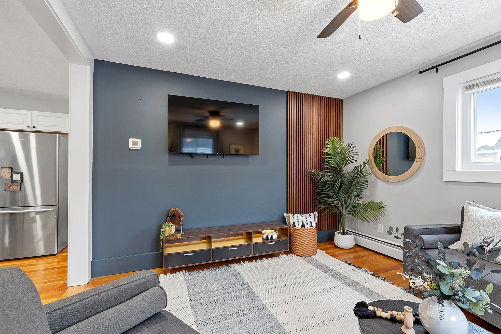 Living room 2.jpg