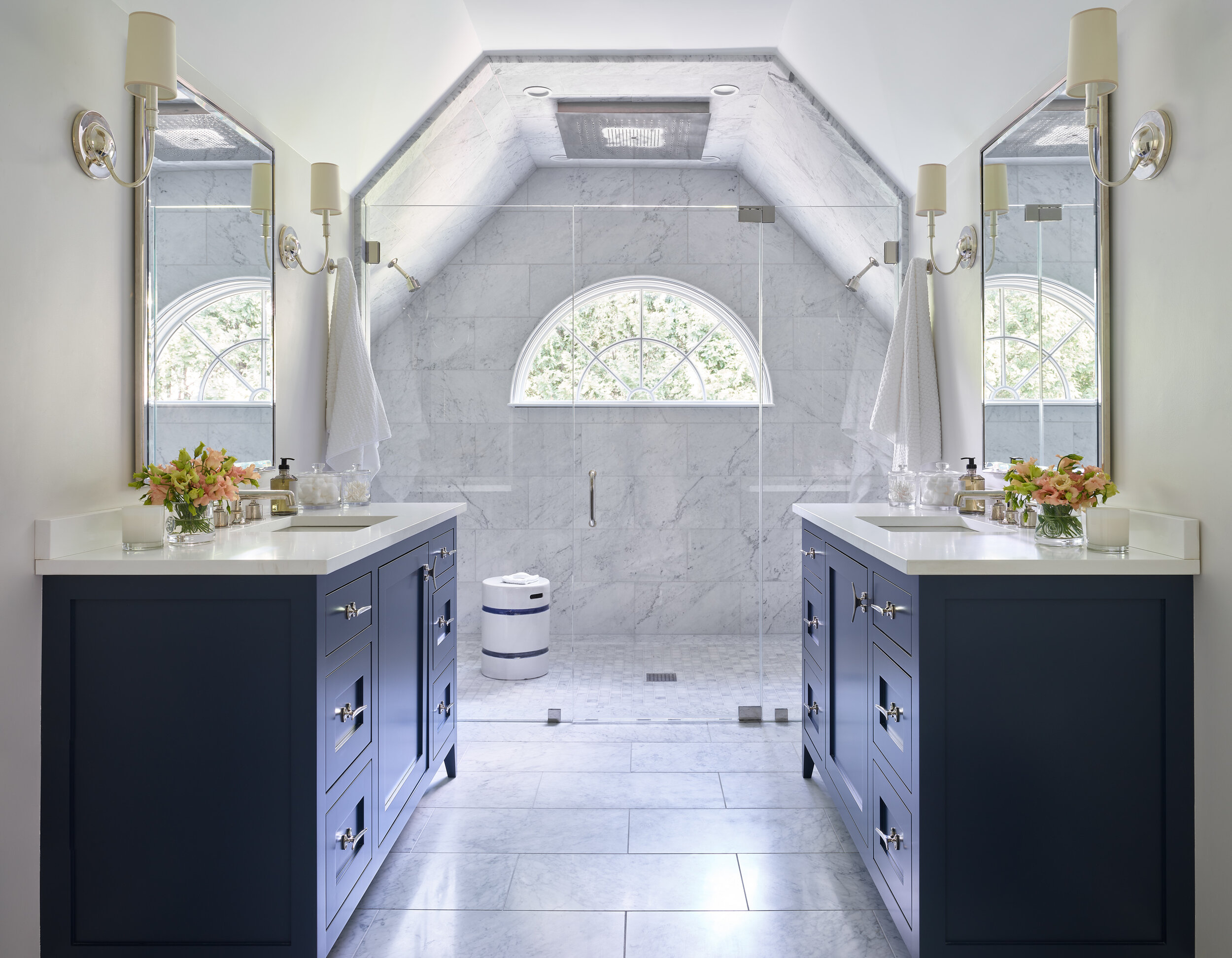 DianeMurphyInteriors_LaurelChestnut_MasterBathHoriz_SMALL.jpg