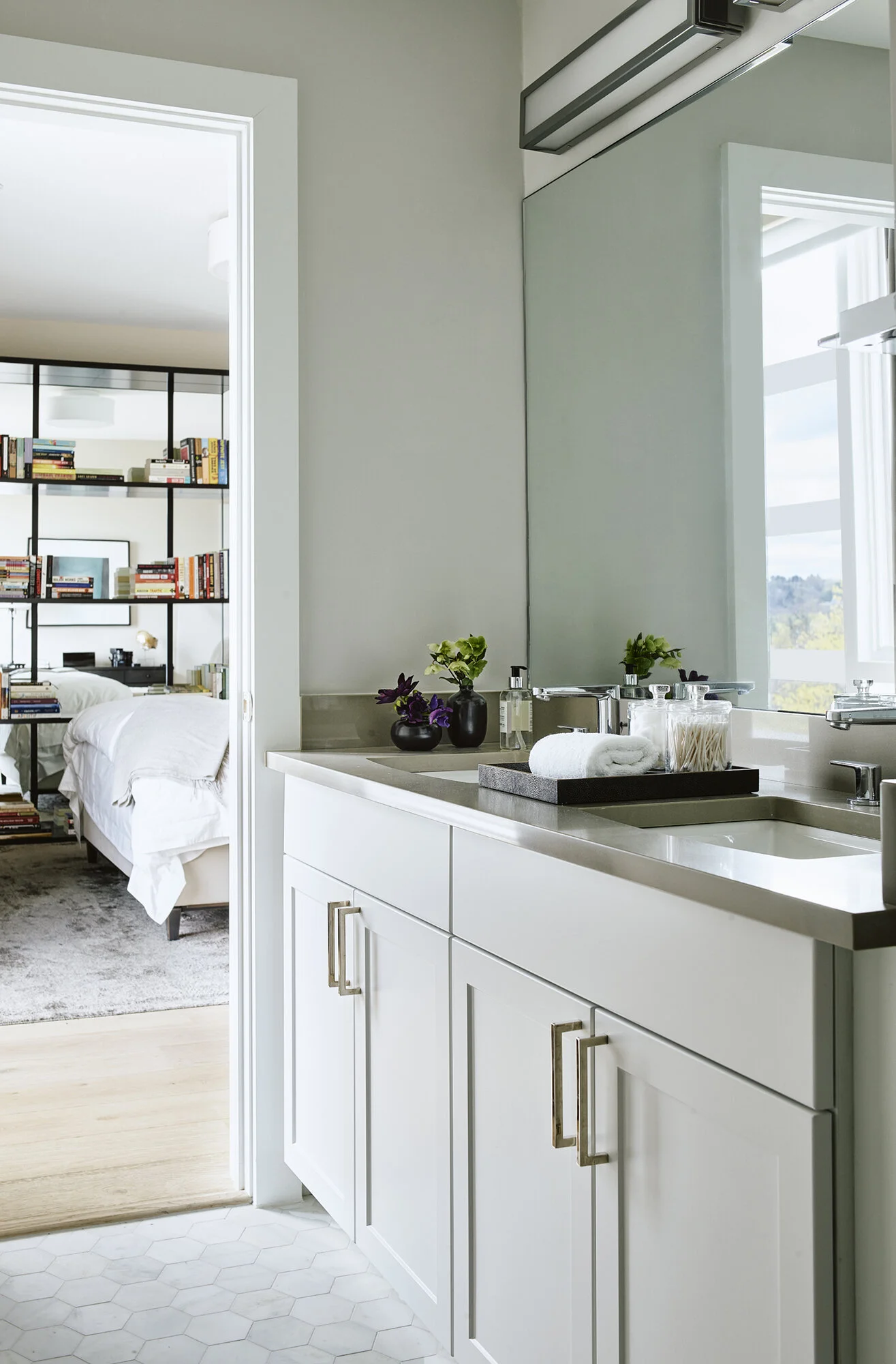 11DianeMurphyInteriors_CommBrighton_Bath.jpg