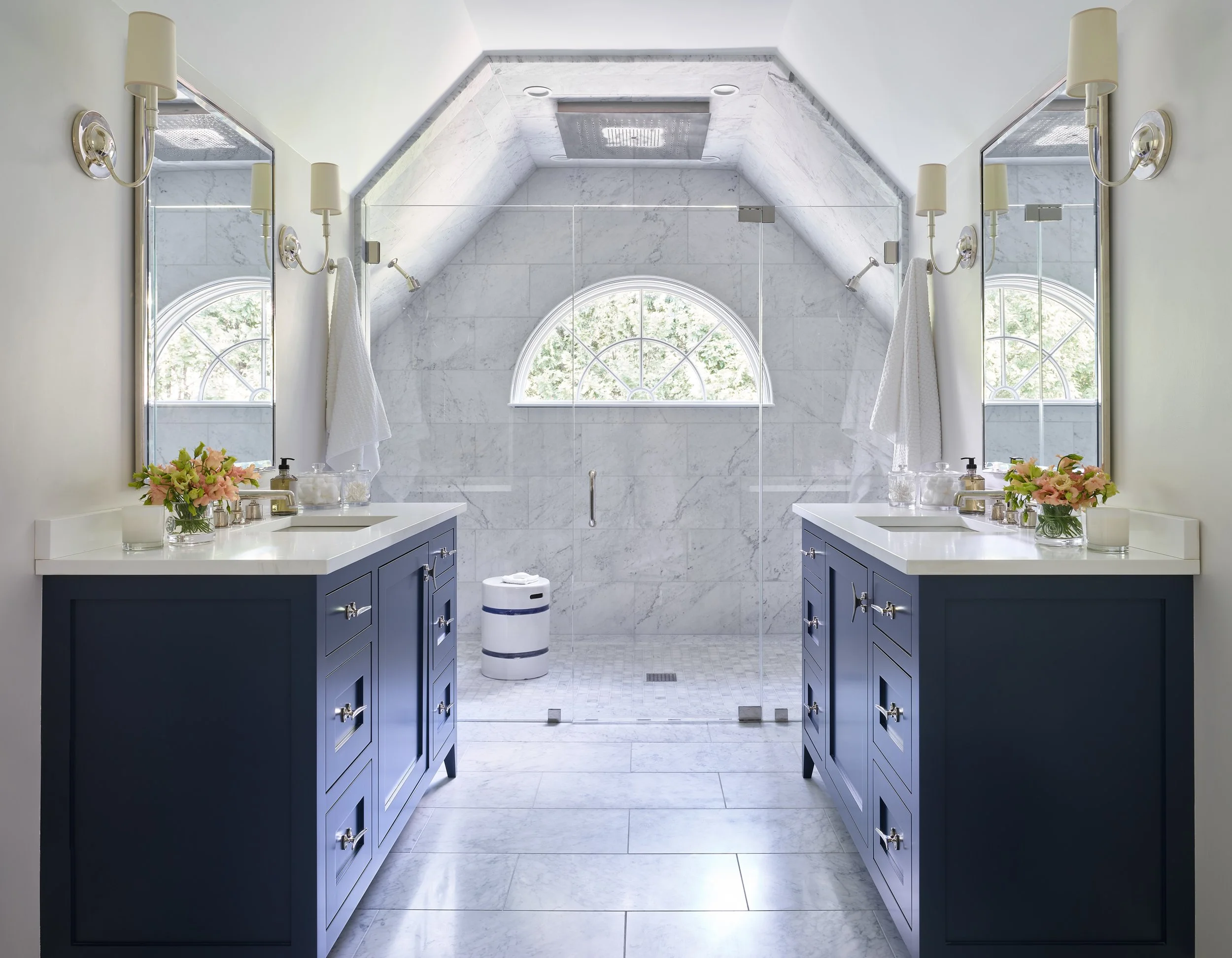 7 - DianeMurphyInteriors_LaurelChestnut_MasterBathHoriz.jpg