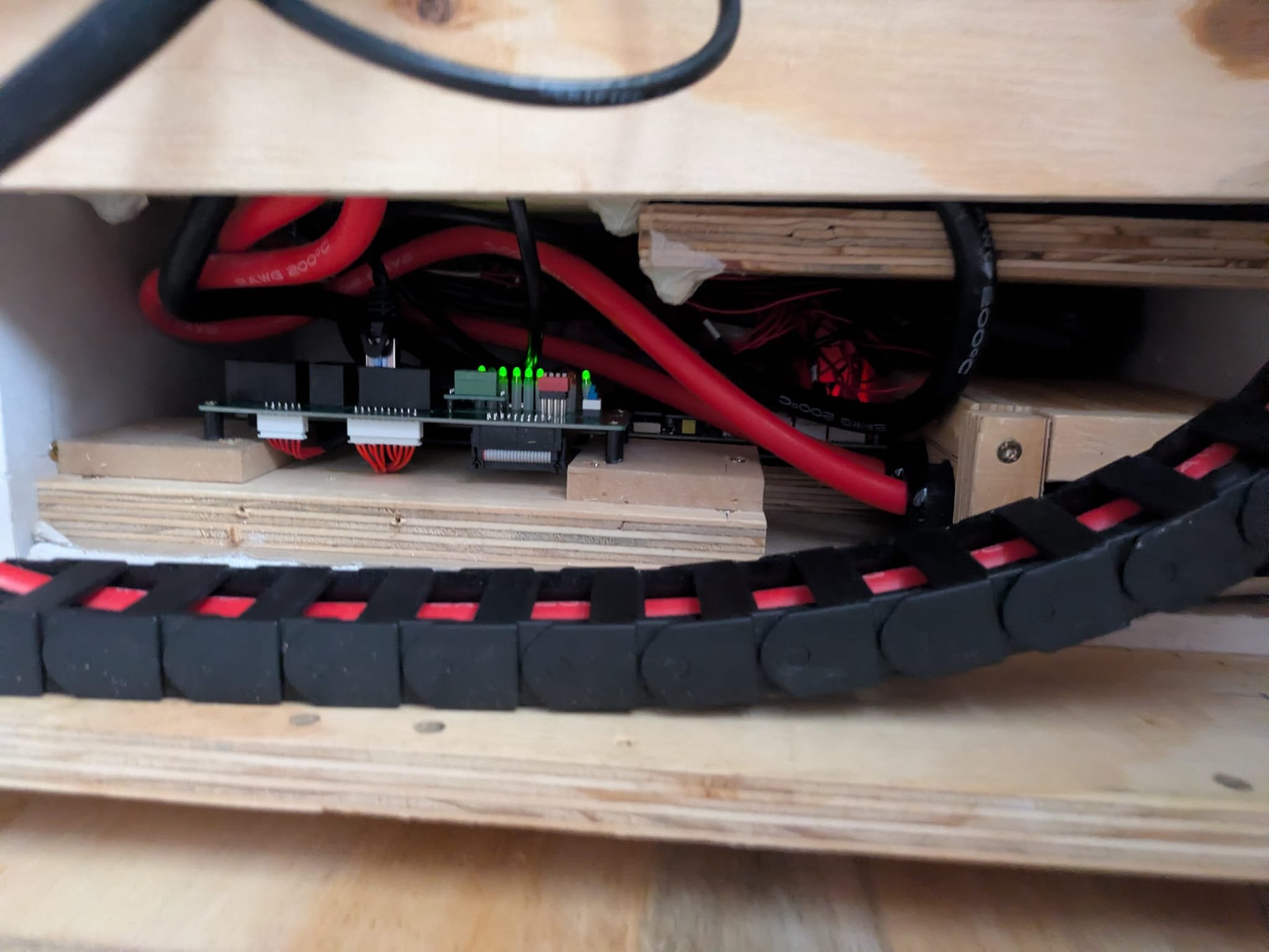 DC-Verteilung und Strommessung eines LiFePO4-Batteriespeichers