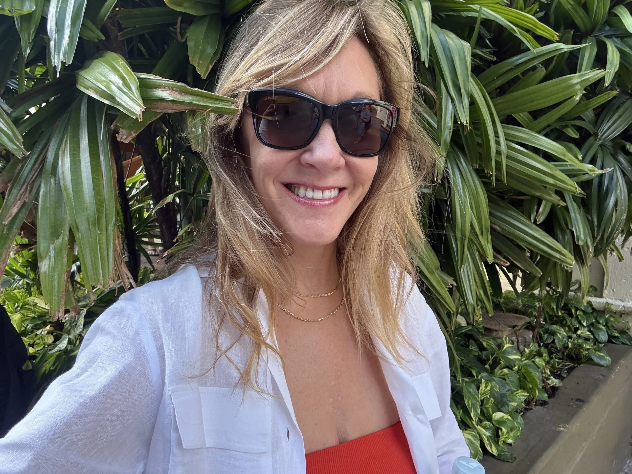 Waiting for the bus at 8:00 am - real near to Moana Surfrider - which was great!