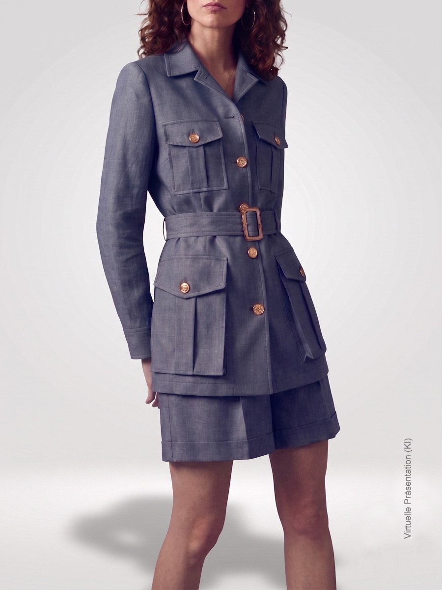 Architektonischer Damen Safari-Anzug mit Taillengürtel und markanten Pattentaschen als maßgeschneiderter Premium-Look von Atelier Burcu in Essen-Werden.
