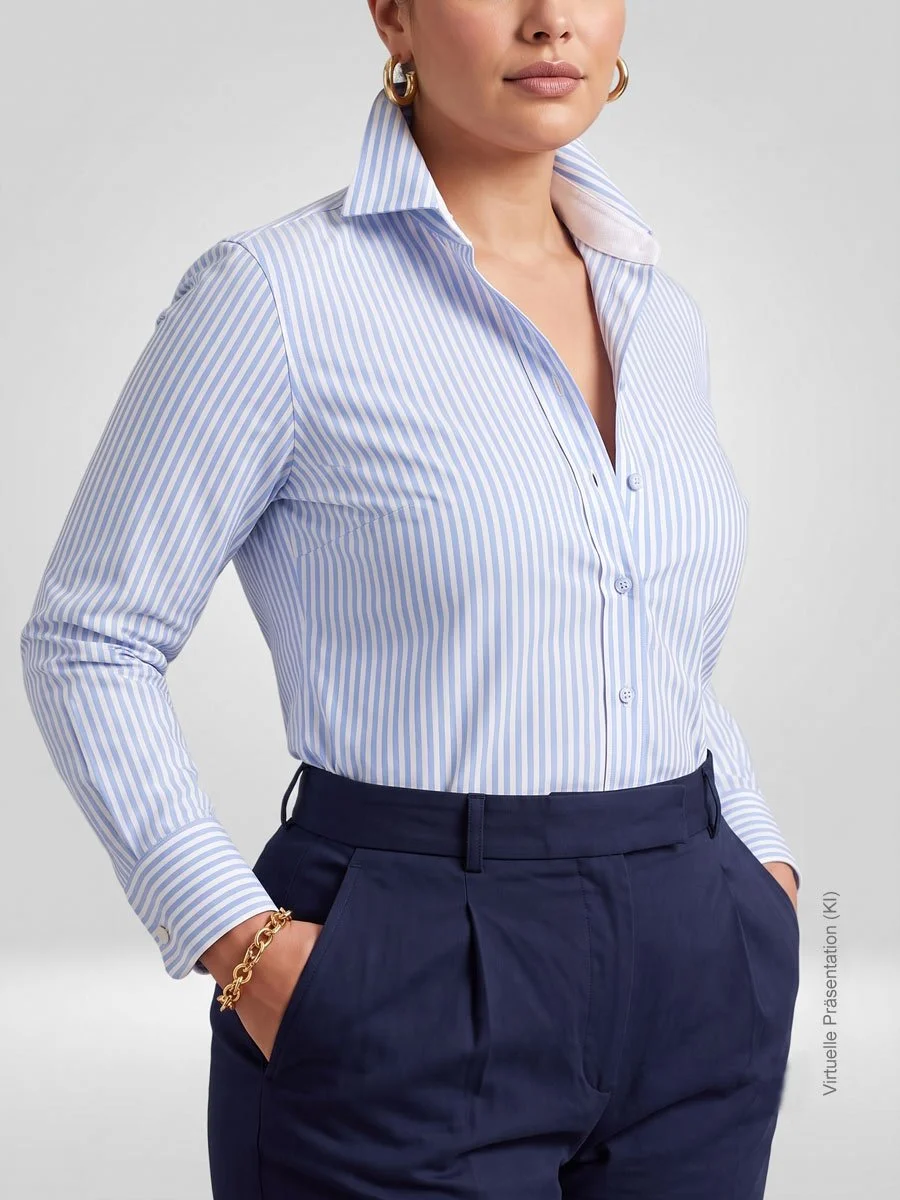 Plus-Size Businesshemd aus Baumwolle-Stretch nach Maß mit hellblauen Streifen für Damen, Maßkonfektion Atelier Burcu in Essen. 