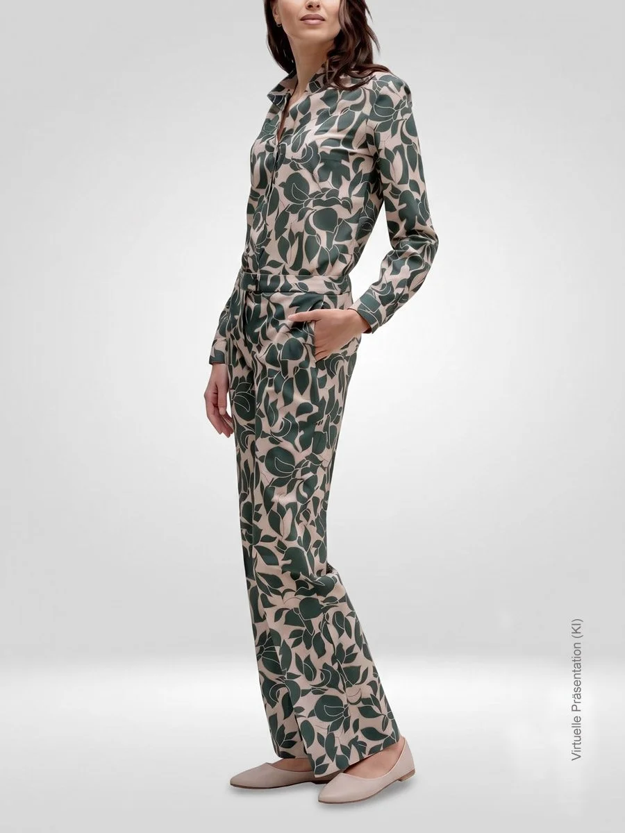 Geblümte Slim-Fit Hemdbluse nach Maß mit botanischem Muster in Olive-Beige und passender Maßhose, Atelier Burcu in Essen-Werden. 