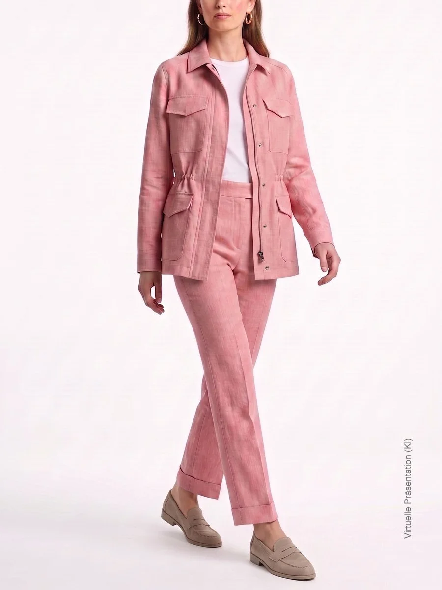 Rosafarbenes Damen Utility-Set nach Maß aus Twill-Stretch mit Taillenzug-Jacke und passender Maßhose, Atelier Burcu in Essen-Werden.