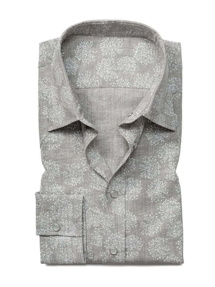 Dezentes Custom-Fit Leinenhemd mit Botanical-Print für kreative Maßhemden-Träger, Atelier Burcu in Essen-Werden. 