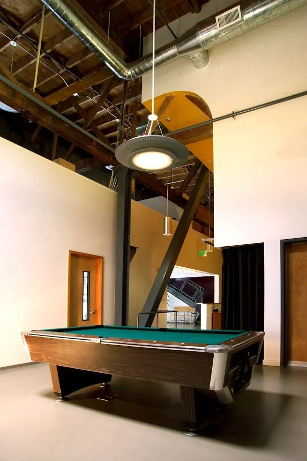 oscar-pooltable.webp