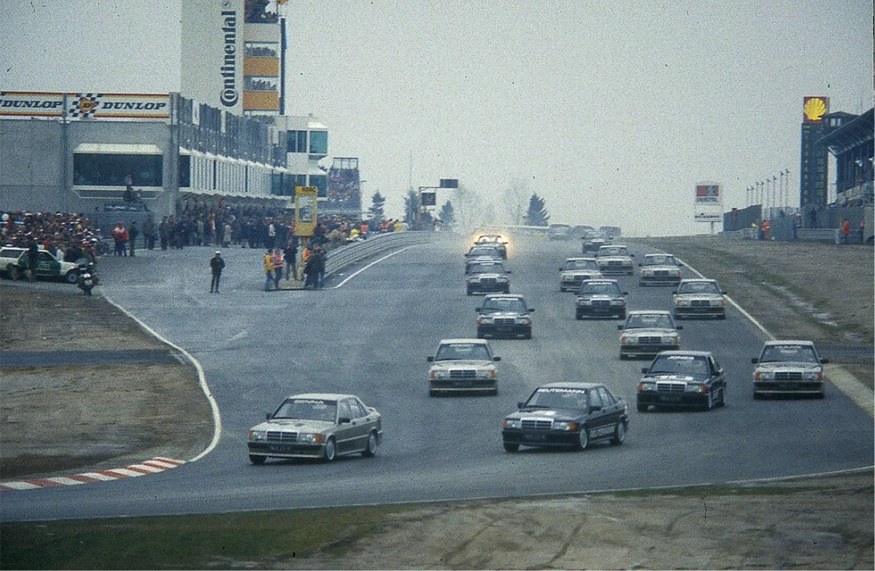 Eröffnungsrennen Nürburgring GP-Kurs, 12.05.1984 Foto: Spurzem Quelle: Wikimedia Commons Lizenz: CC BY-SA 2.0 Bearbeitung: keine