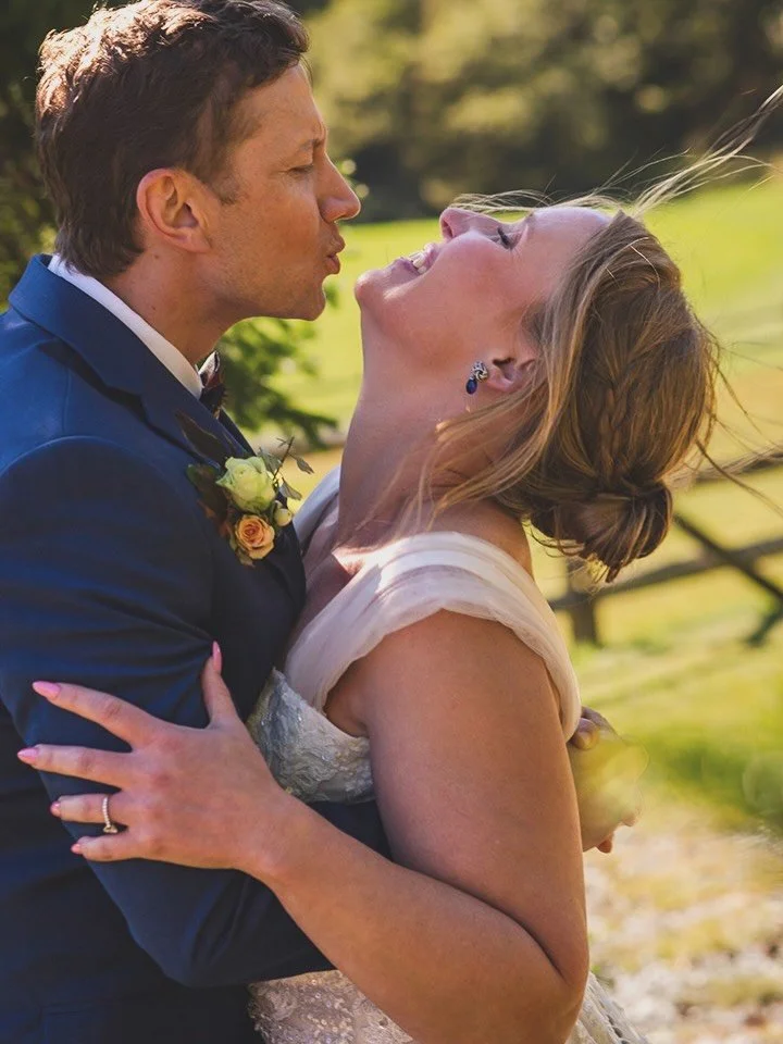 I am finishing up the set of images from Abbie and Ericks wedding and they&rsquo;re just so cute. I had to share a few! I apologize that I don&rsquo;t always share everything. It&rsquo;s a very busy being a one-woman show over here; I get lost in the