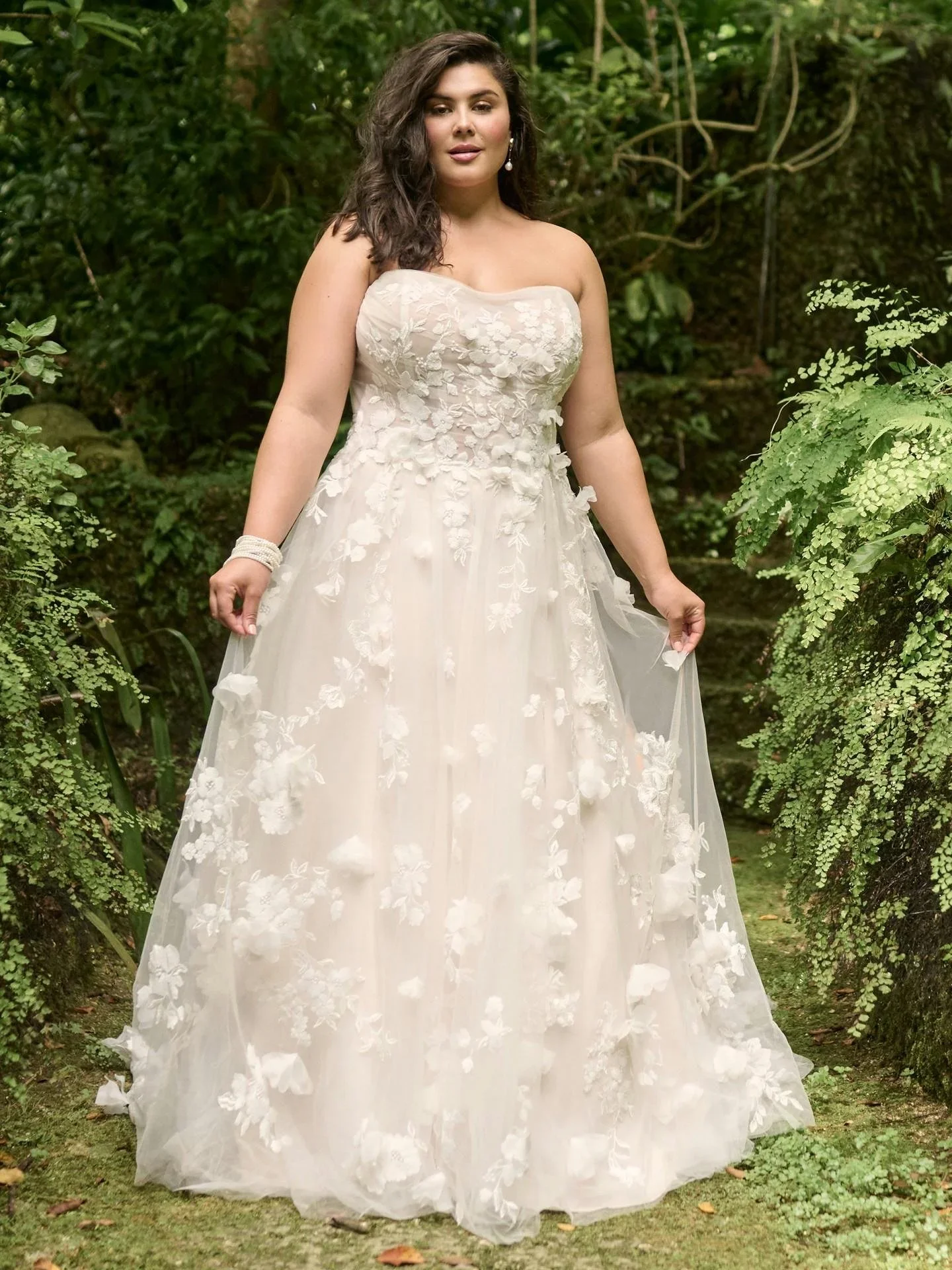 Maggie-Sottero-Laila-A-Line-Wedding-Dress-24MS223A01-Main-SBLS-Curve.jpeg.webp