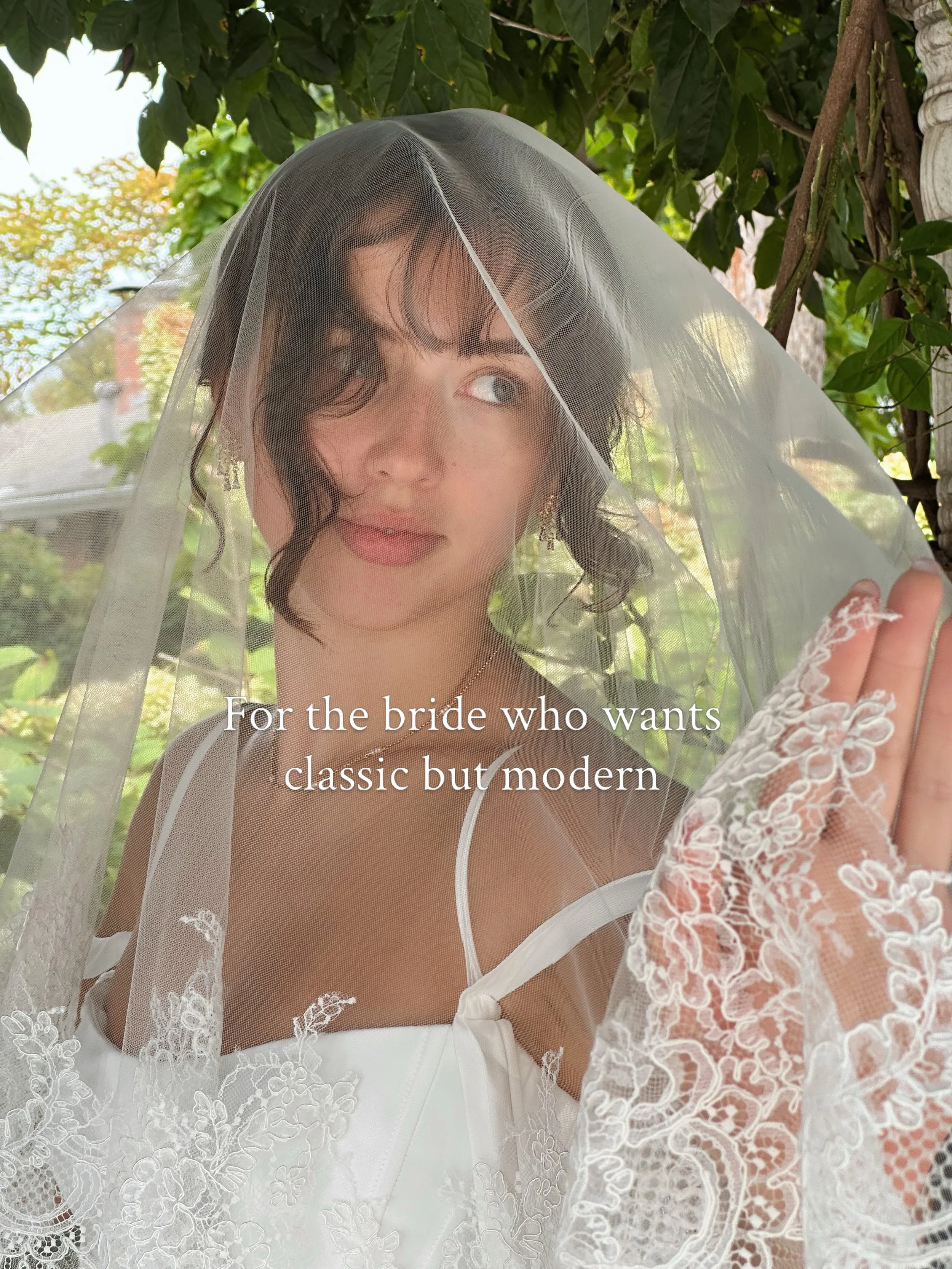 For the bride who wants a dress that is both classic and modern ✨🥂

Yes a basque waist is trending, but it&rsquo;s also been around for hundreds of years. It&rsquo;s a truly timeless touch to have on your dress 🤍

A sleek material such as chiffon o