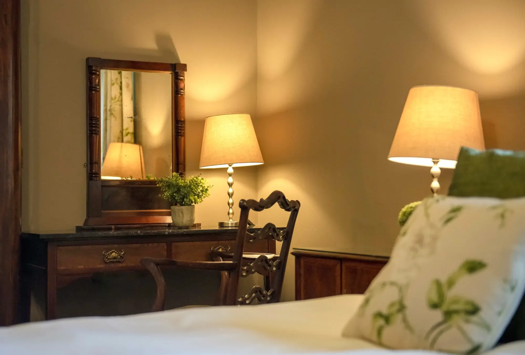 The-Rowley-Estates-Lady-Jane-Grey-room-zip-link-beds-Blencowe.webp
