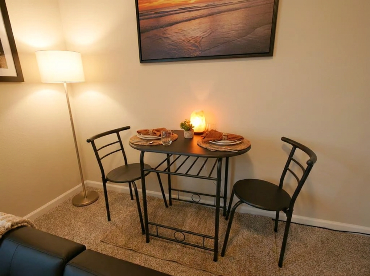 Room 3 - Dining closeup.png