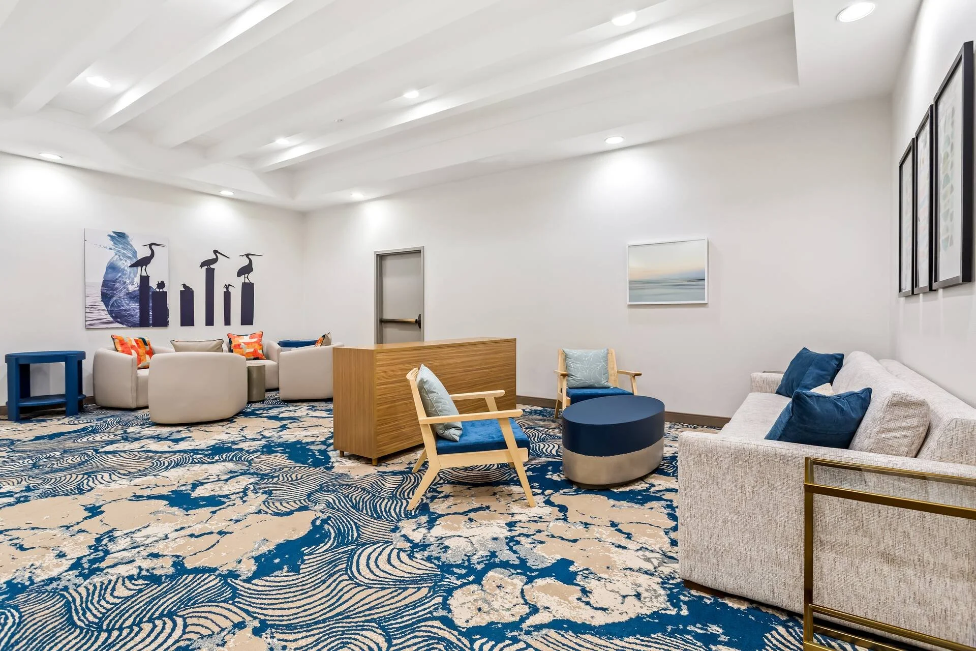 piehs-seatingarea-1.jpg