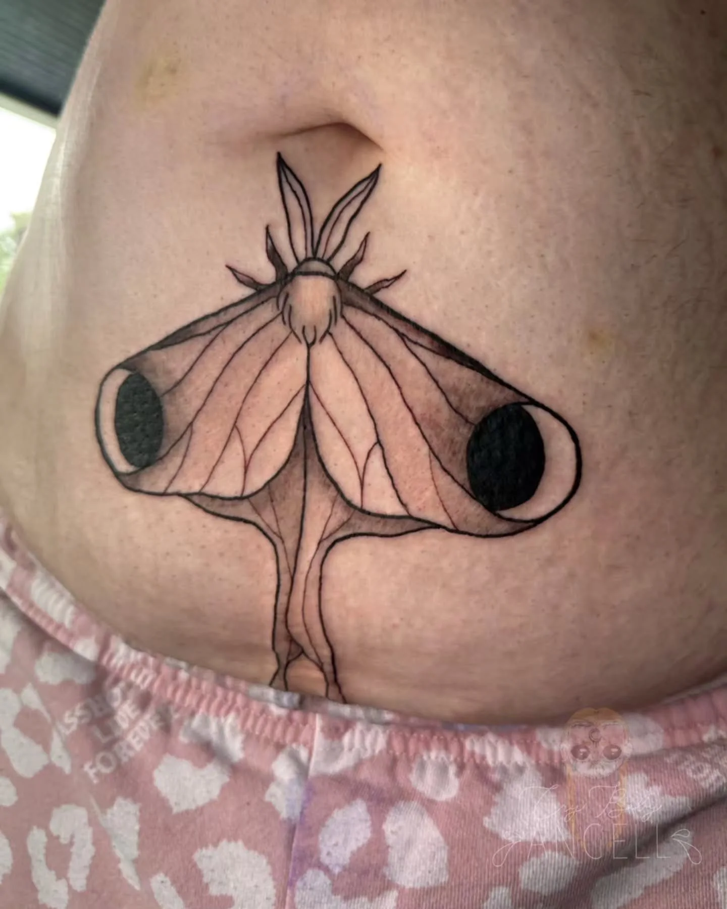 🦋 Added a pretty little moth to my pretty girlfriend's tummy! ( @gobqueenstas ) Next we are working on her hips and it will tie the chest piece and this one all together. I'm really loving how everything is turning out, and I'm so grateful for the t