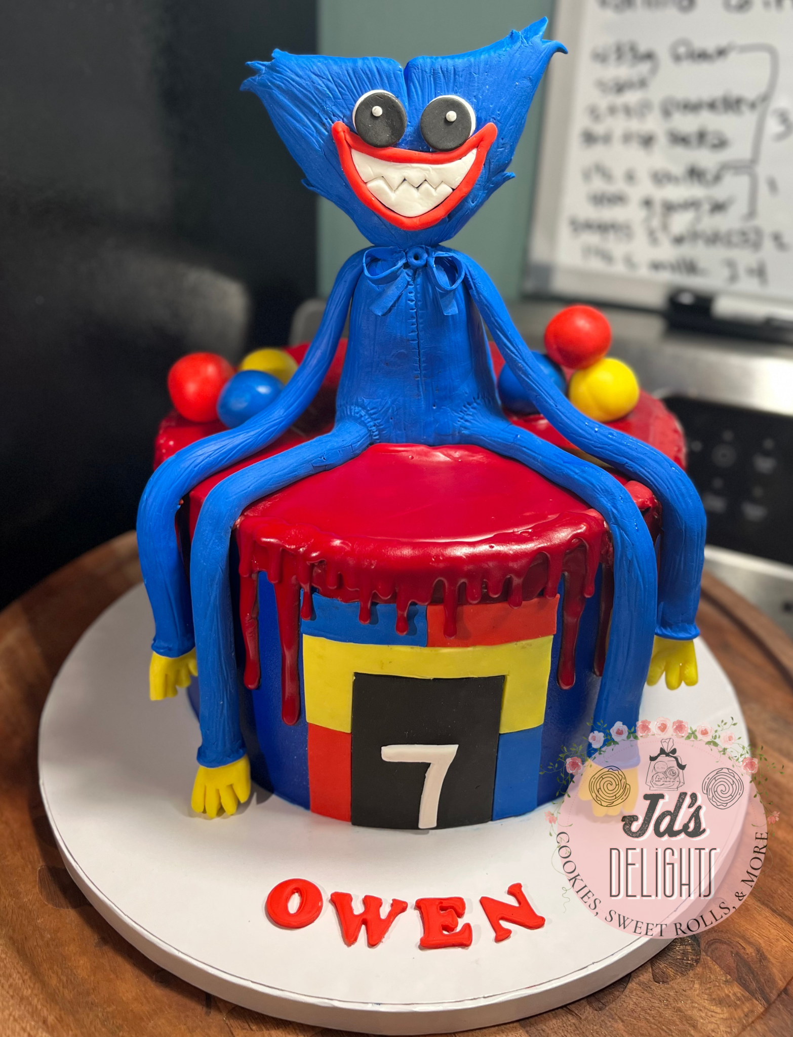 huggy wuggy cake.PNG