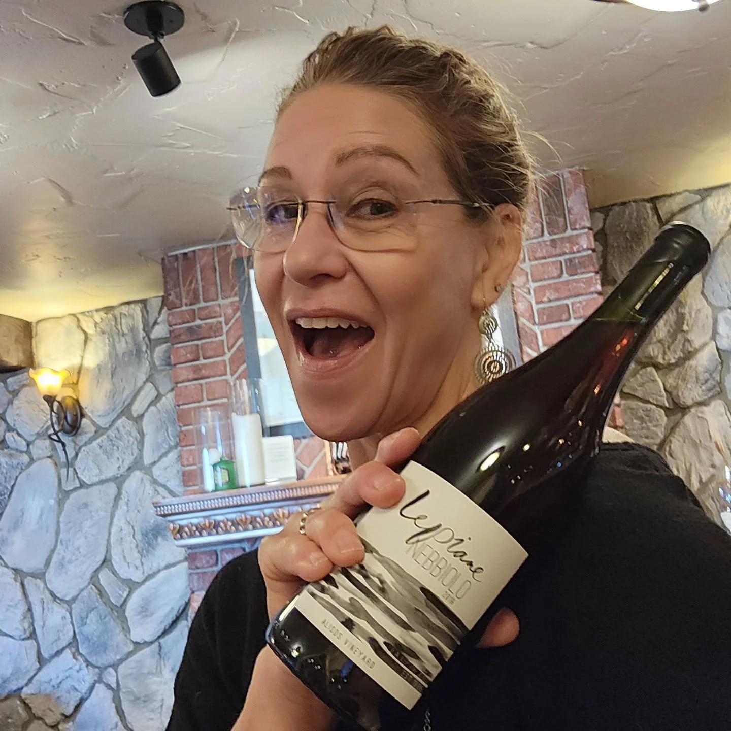 "Meet Your maker" change of plans,  winemaker Alison Thomson cant be with us today so looks like its little ol' me pouring for you BUT Shannon Casey of Rancho Olivos Olive Oil WILL be with me.  So come meet Shannon, taste some amazing local