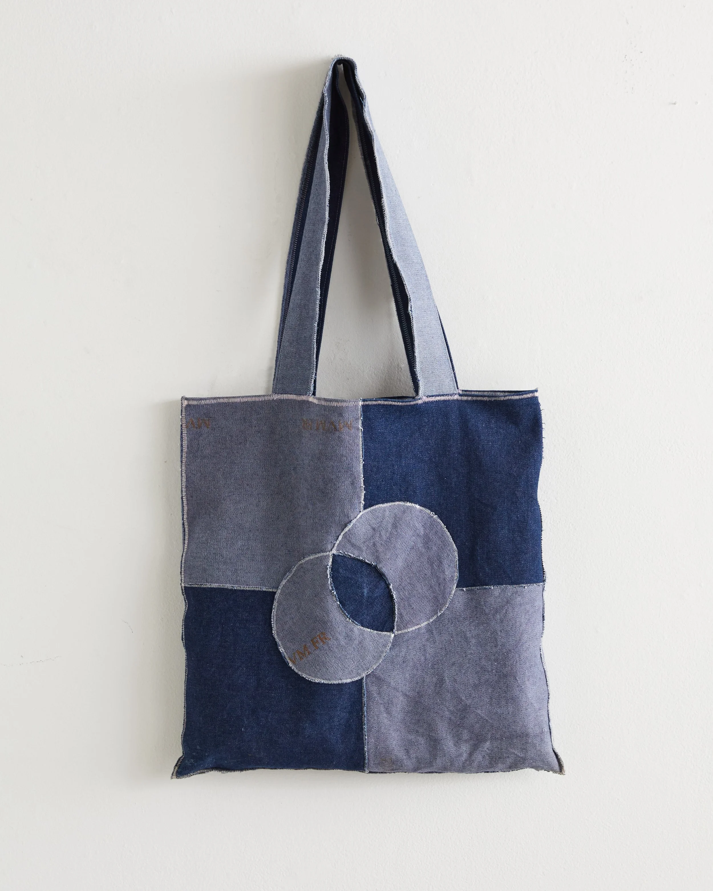 large+venn+tote.webp
