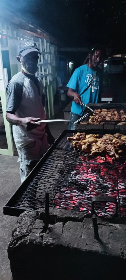 The Sunday night BBQ at the PAYS building on the beach in Portsmouth is a yachtie institution. Eddison is the VP of the Portsmouth Association of Yacht Services (PAYS) and he would love you to go with him if you'd like to.